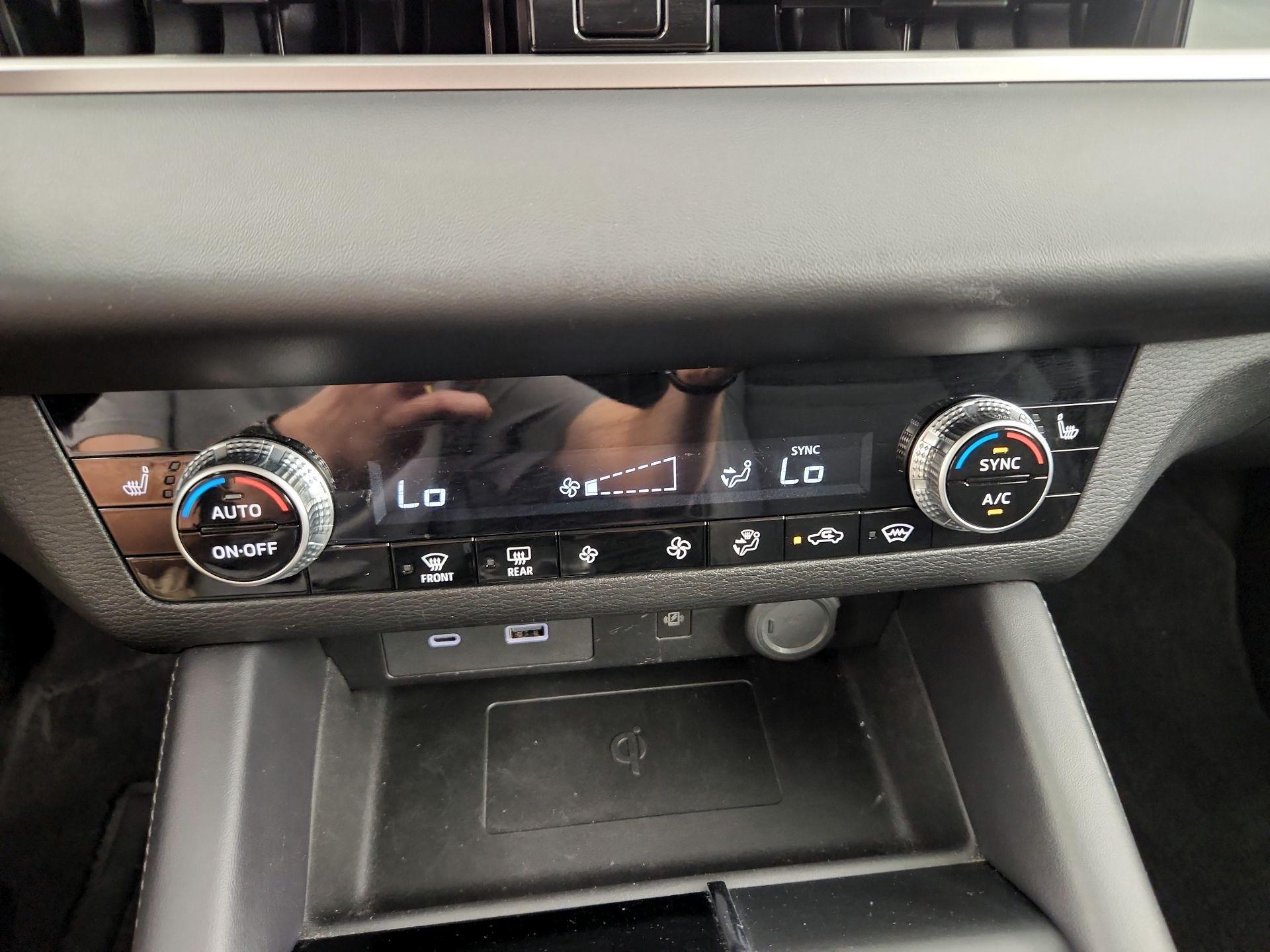 Thumbnail: 2024 Mitsubishi Outlander - 17