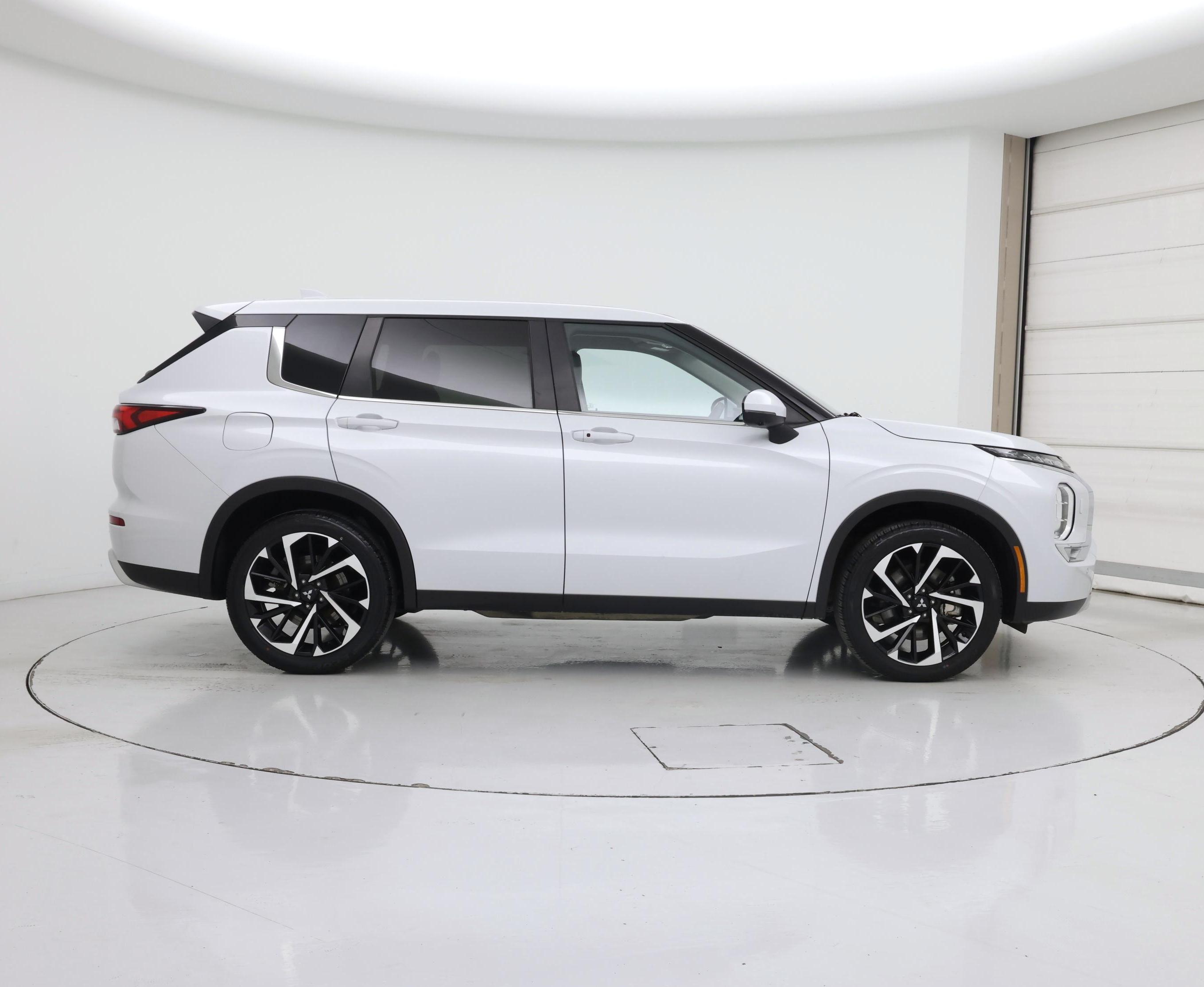 Thumbnail: 2024 Mitsubishi Outlander - 7