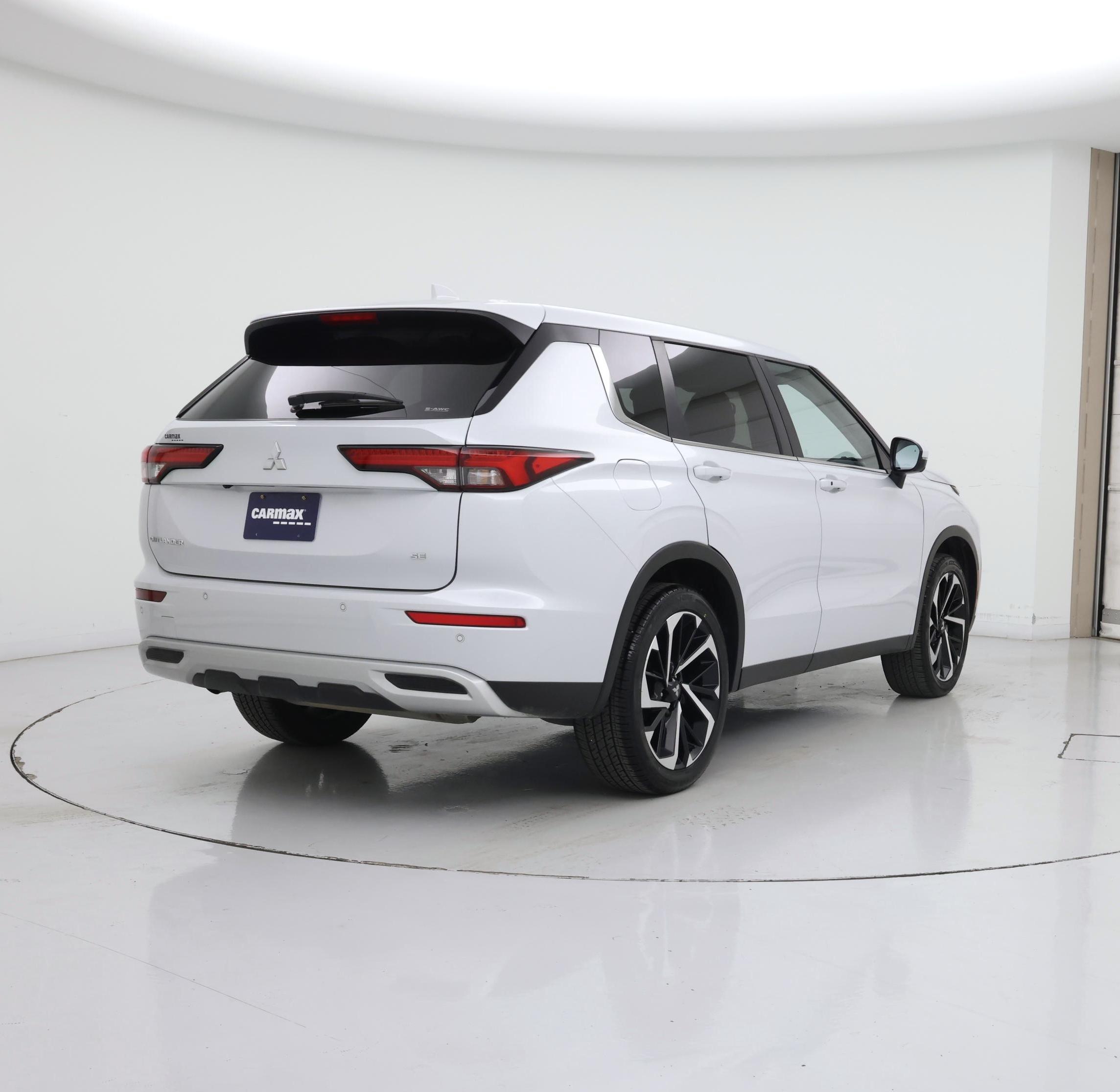 Thumbnail: 2024 Mitsubishi Outlander - 8