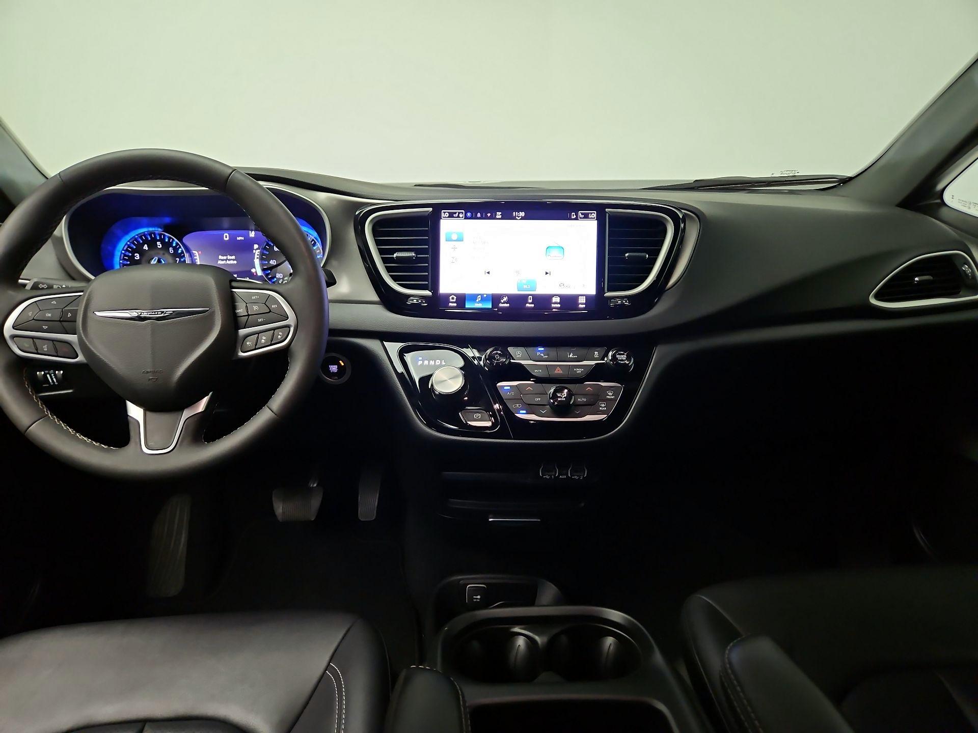 Thumbnail: 2025 Chrysler Pacifica - 9