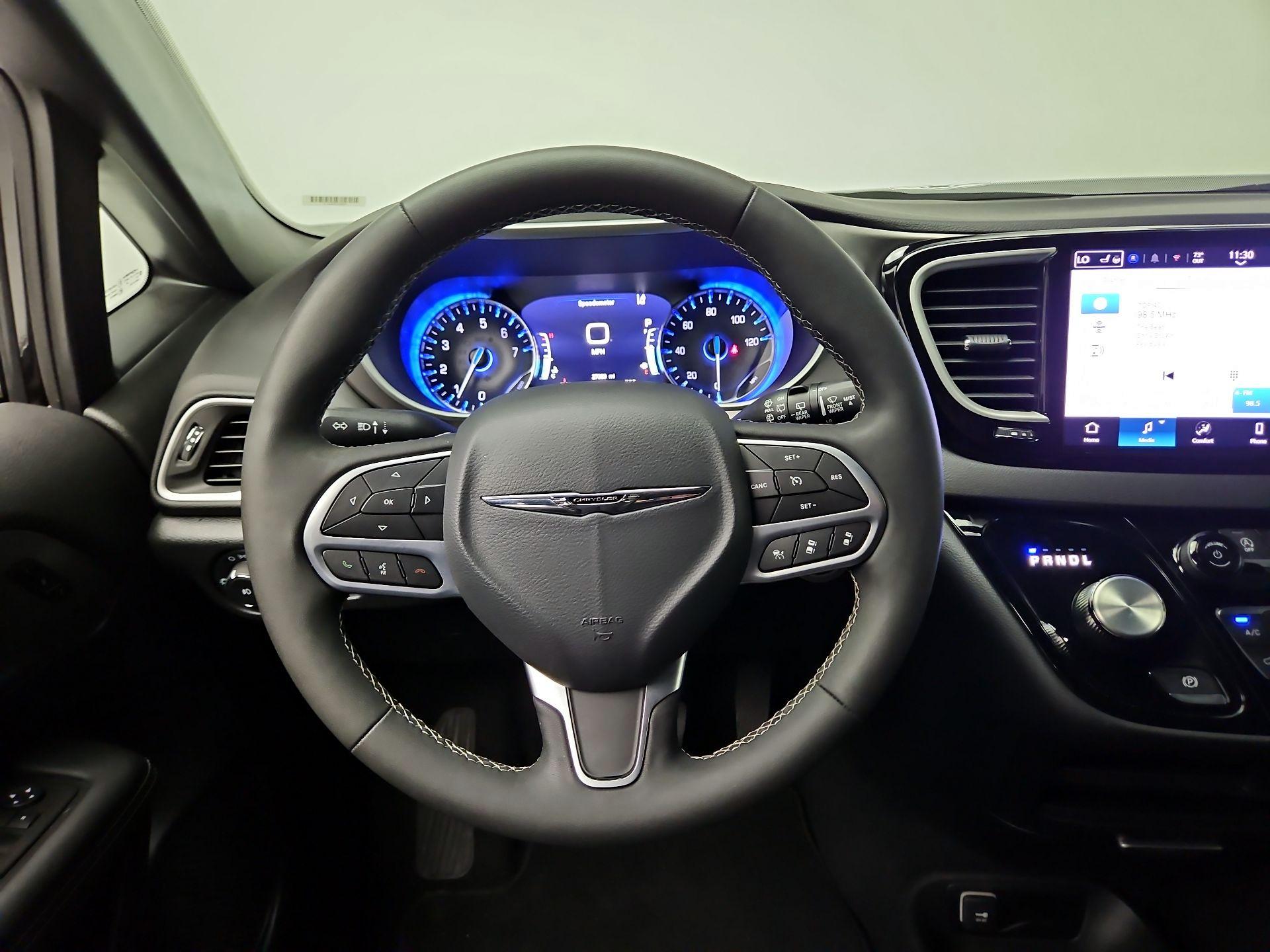 Thumbnail: 2025 Chrysler Pacifica - 10