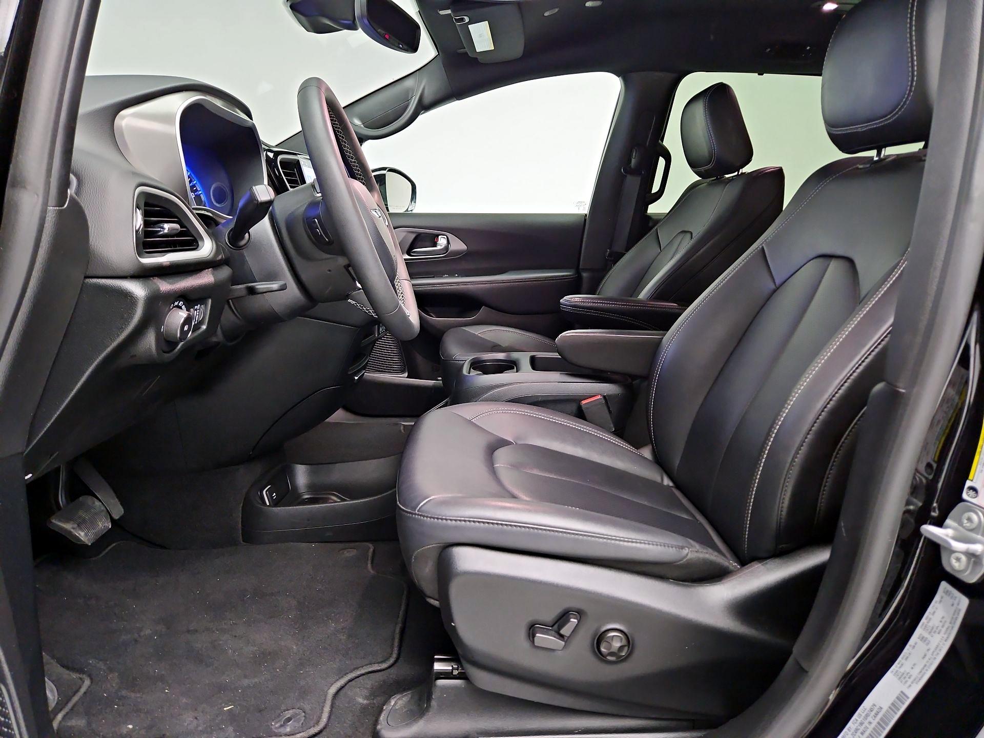 Thumbnail: 2025 Chrysler Pacifica - 11