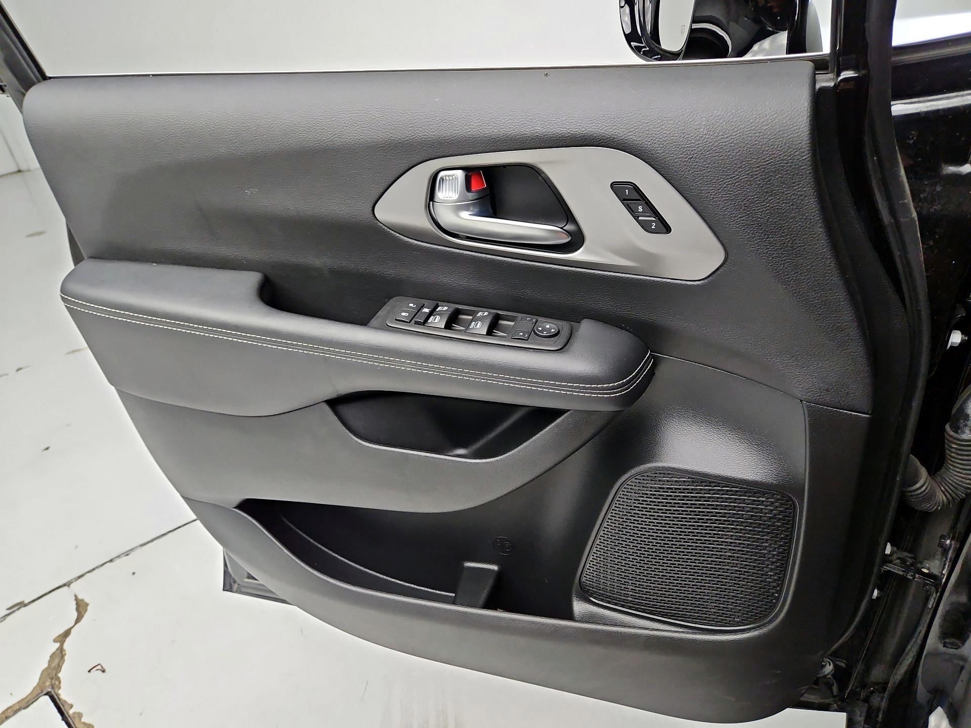 Thumbnail: 2025 Chrysler Pacifica - 12