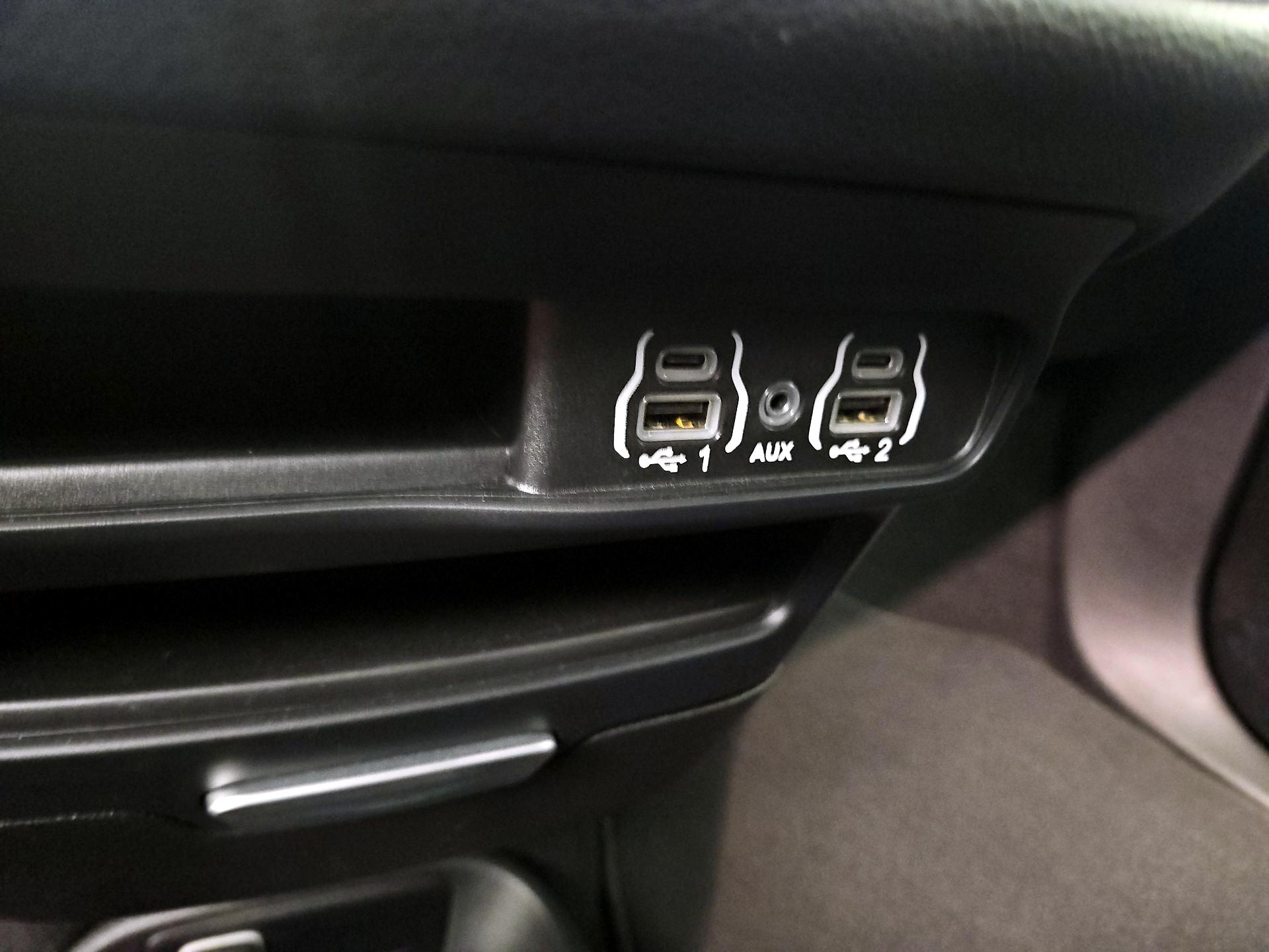 Thumbnail: 2025 Chrysler Pacifica - 18