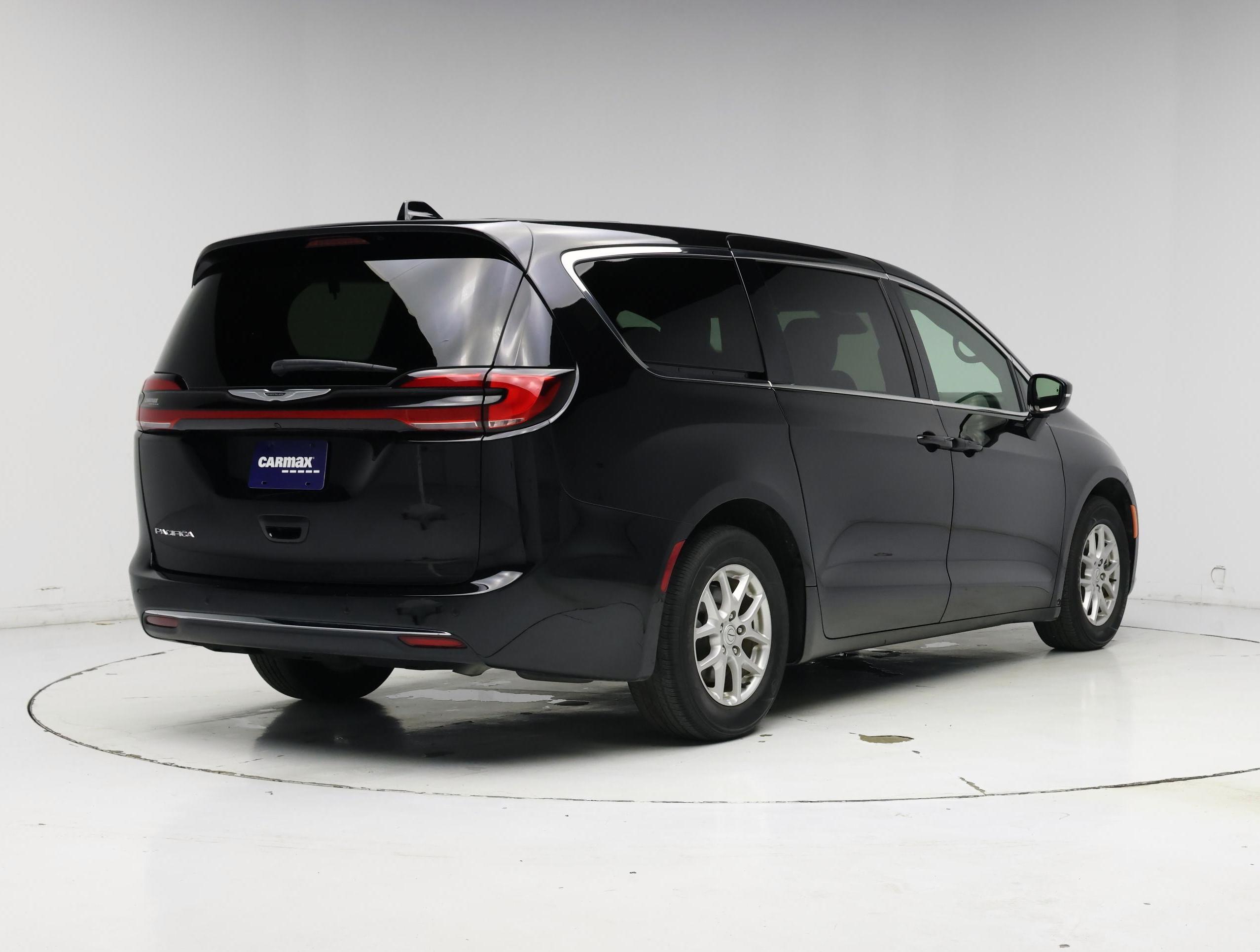 Thumbnail: 2025 Chrysler Pacifica - 8