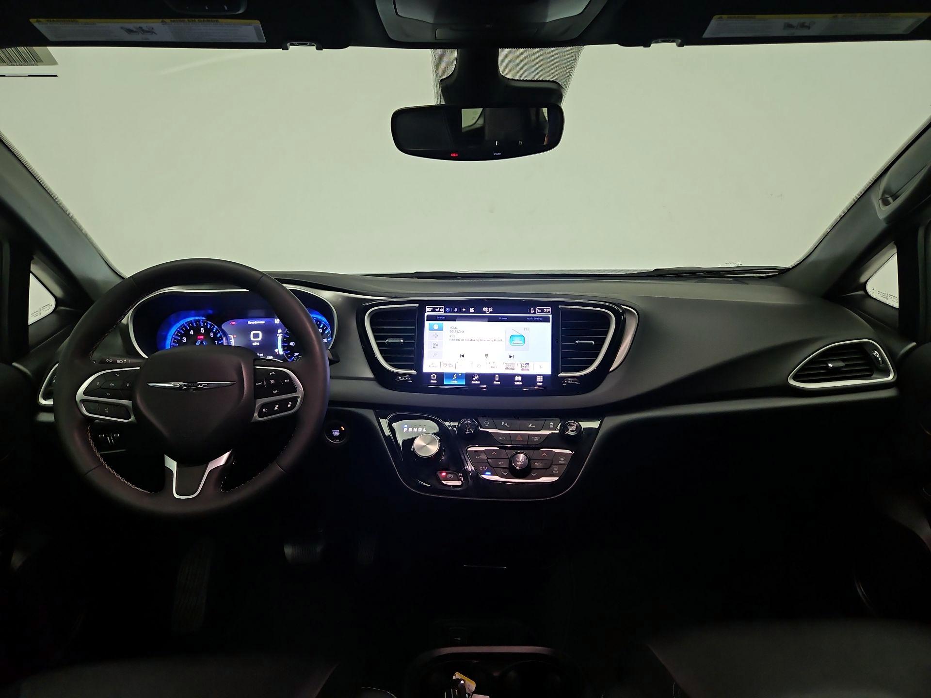 Thumbnail: 2025 Chrysler Pacifica - 9