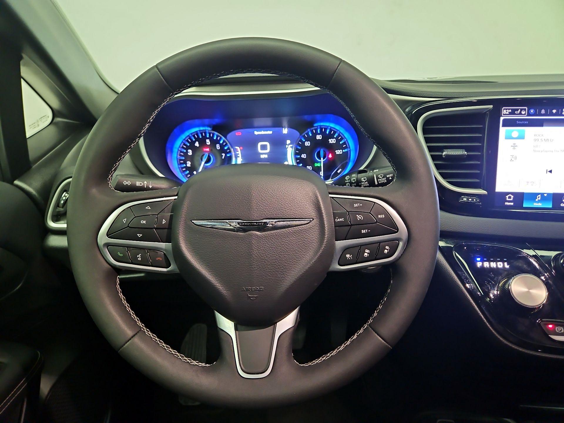 Thumbnail: 2025 Chrysler Pacifica - 10