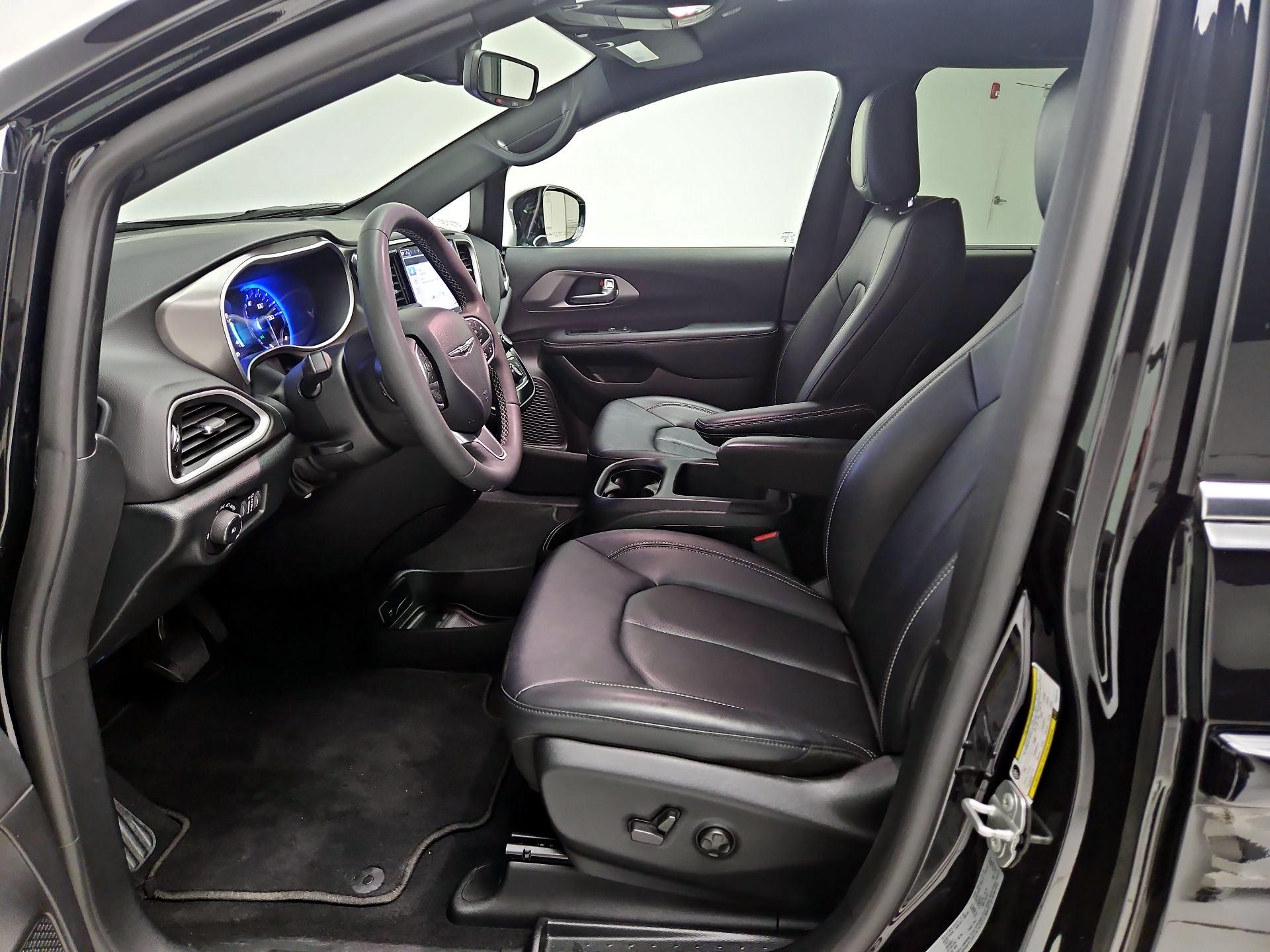 Thumbnail: 2025 Chrysler Pacifica - 11