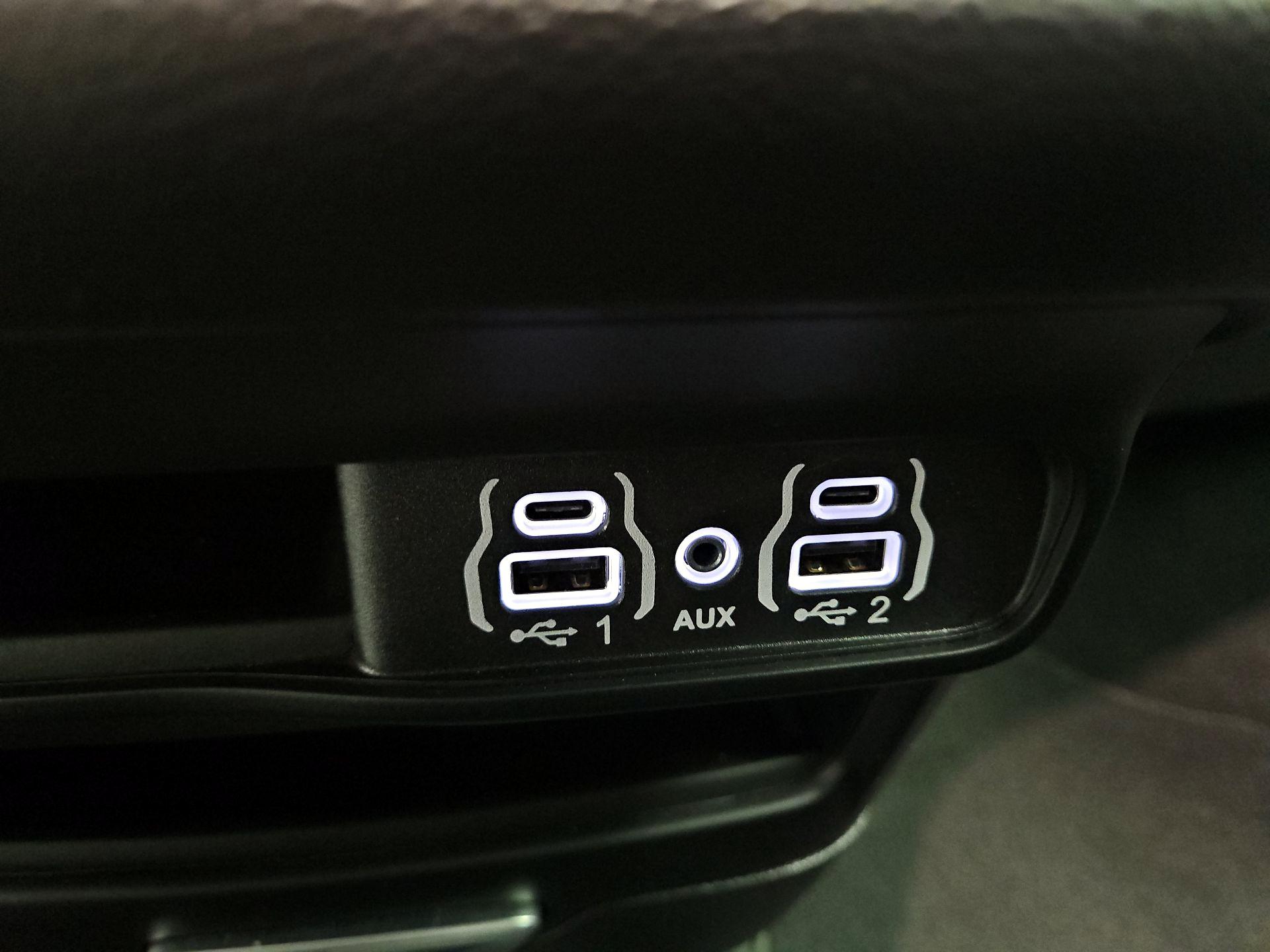 Thumbnail: 2025 Chrysler Pacifica - 18