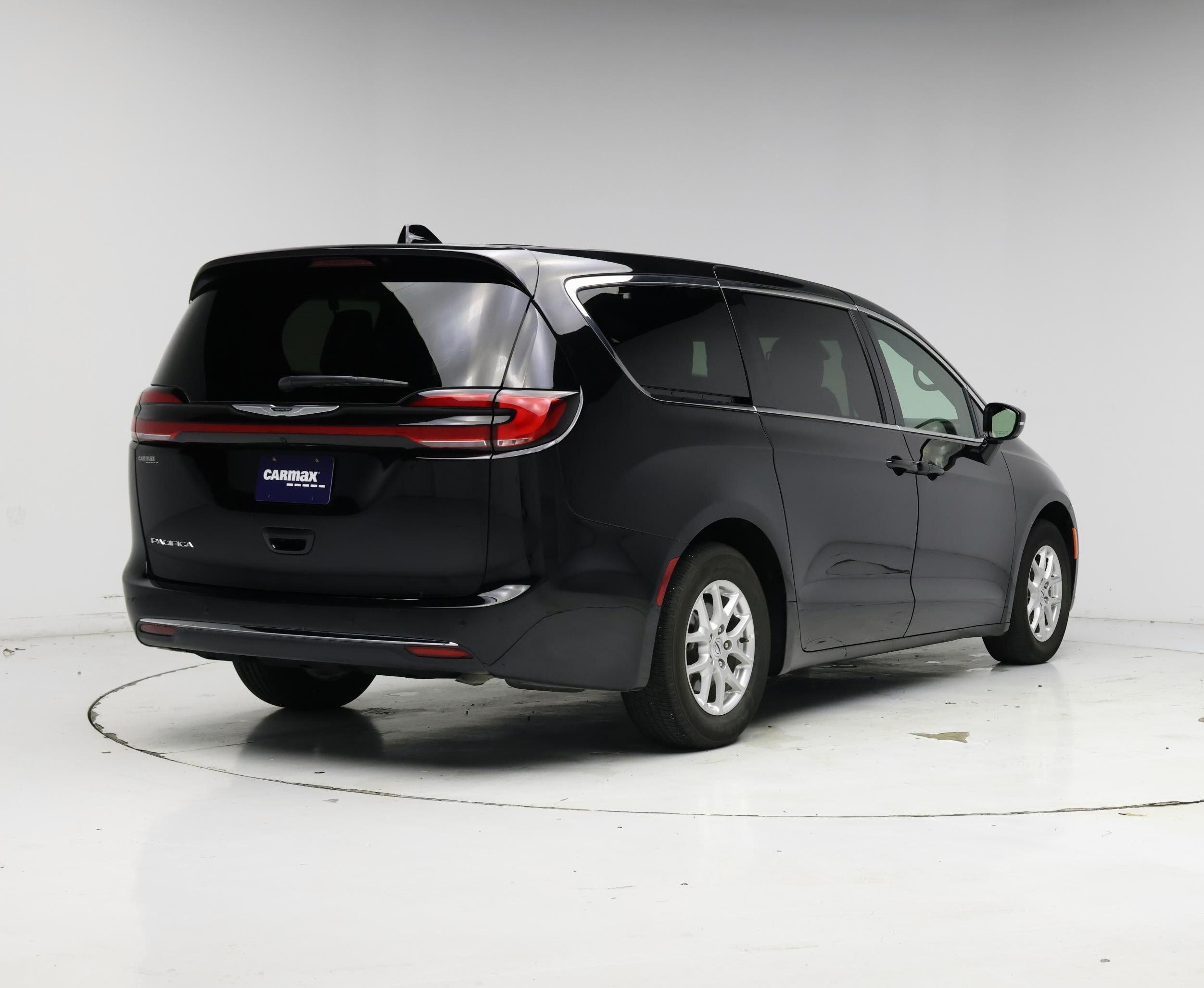 Thumbnail: 2025 Chrysler Pacifica - 8