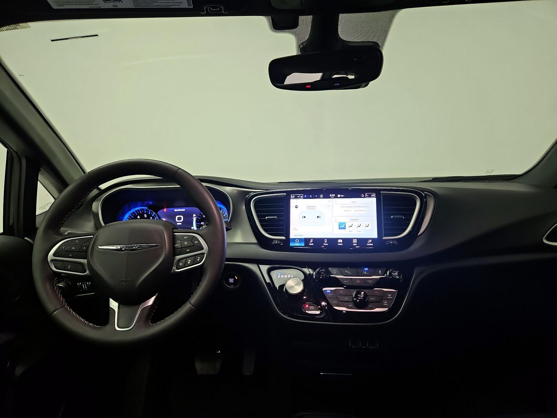 Thumbnail: 2025 Chrysler Pacifica - 9