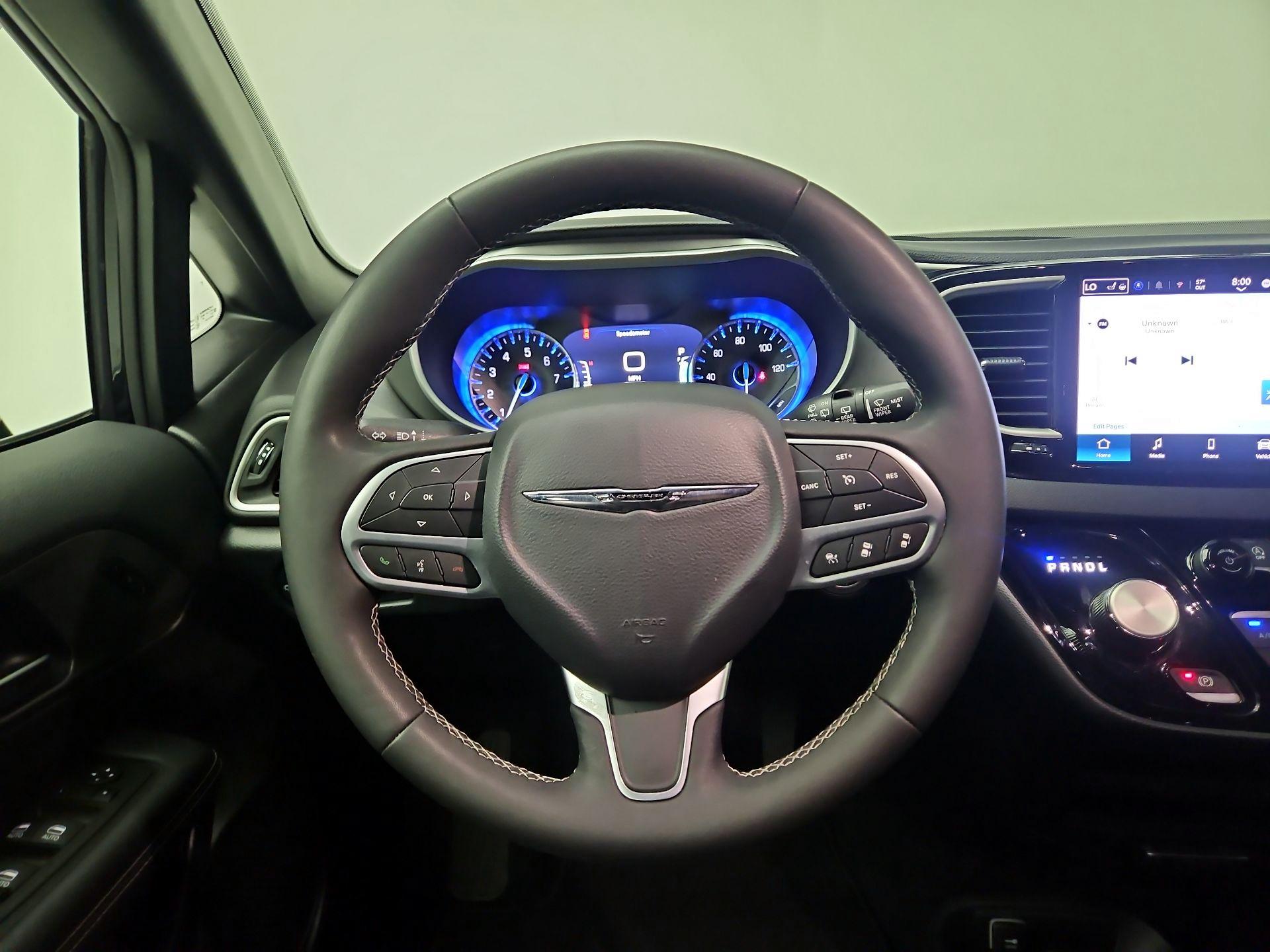 Thumbnail: 2025 Chrysler Pacifica - 10