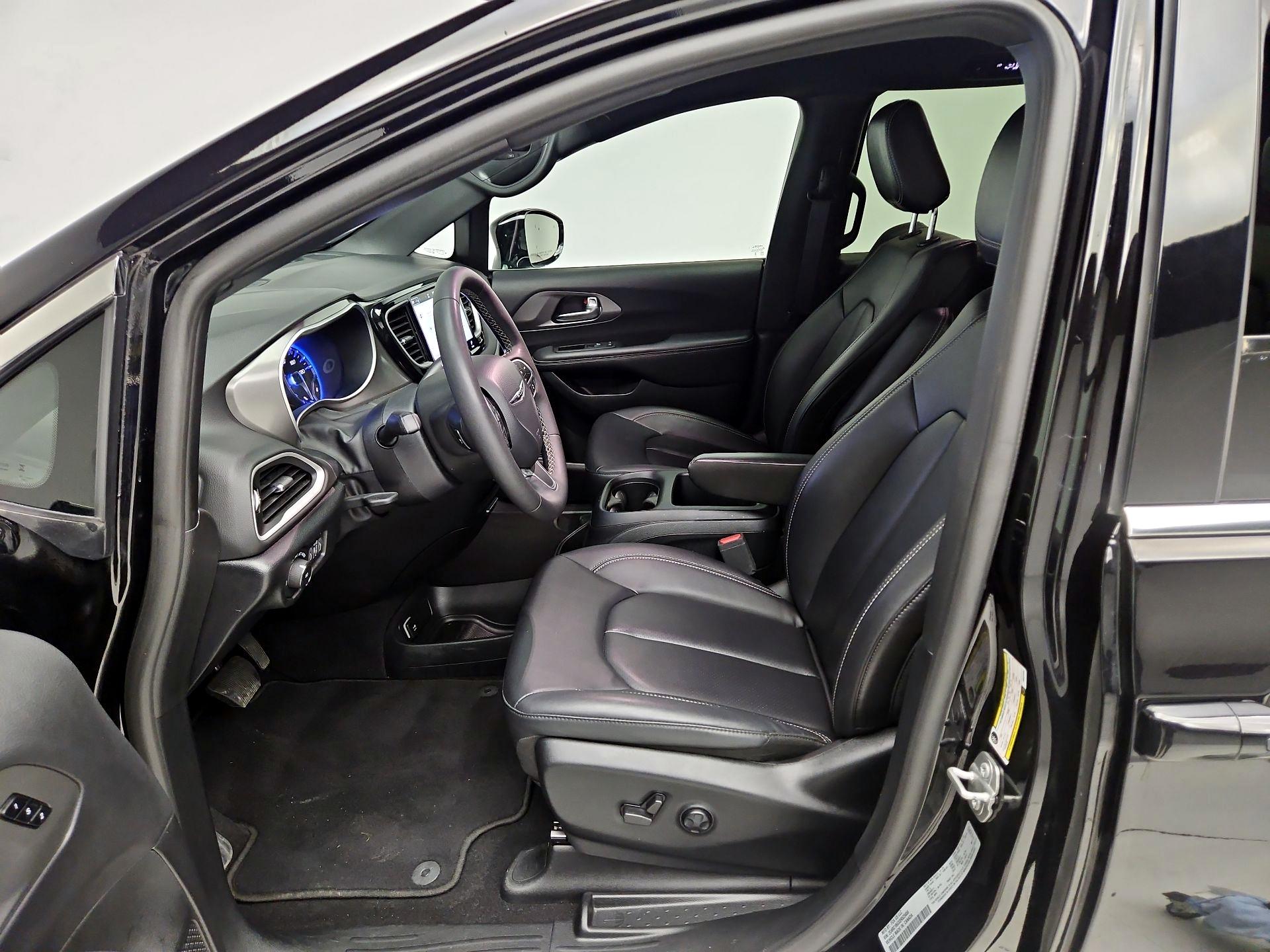 Thumbnail: 2025 Chrysler Pacifica - 11