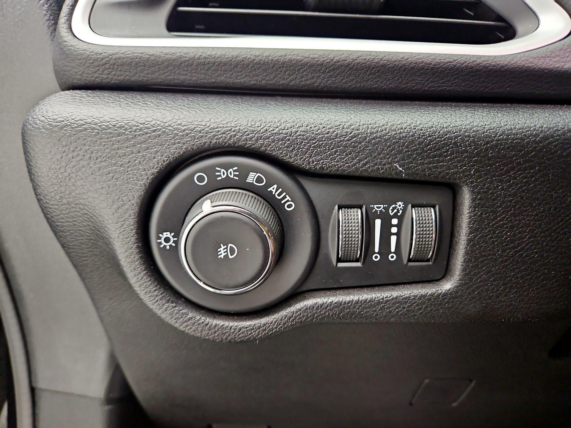 Thumbnail: 2025 Chrysler Pacifica - 13