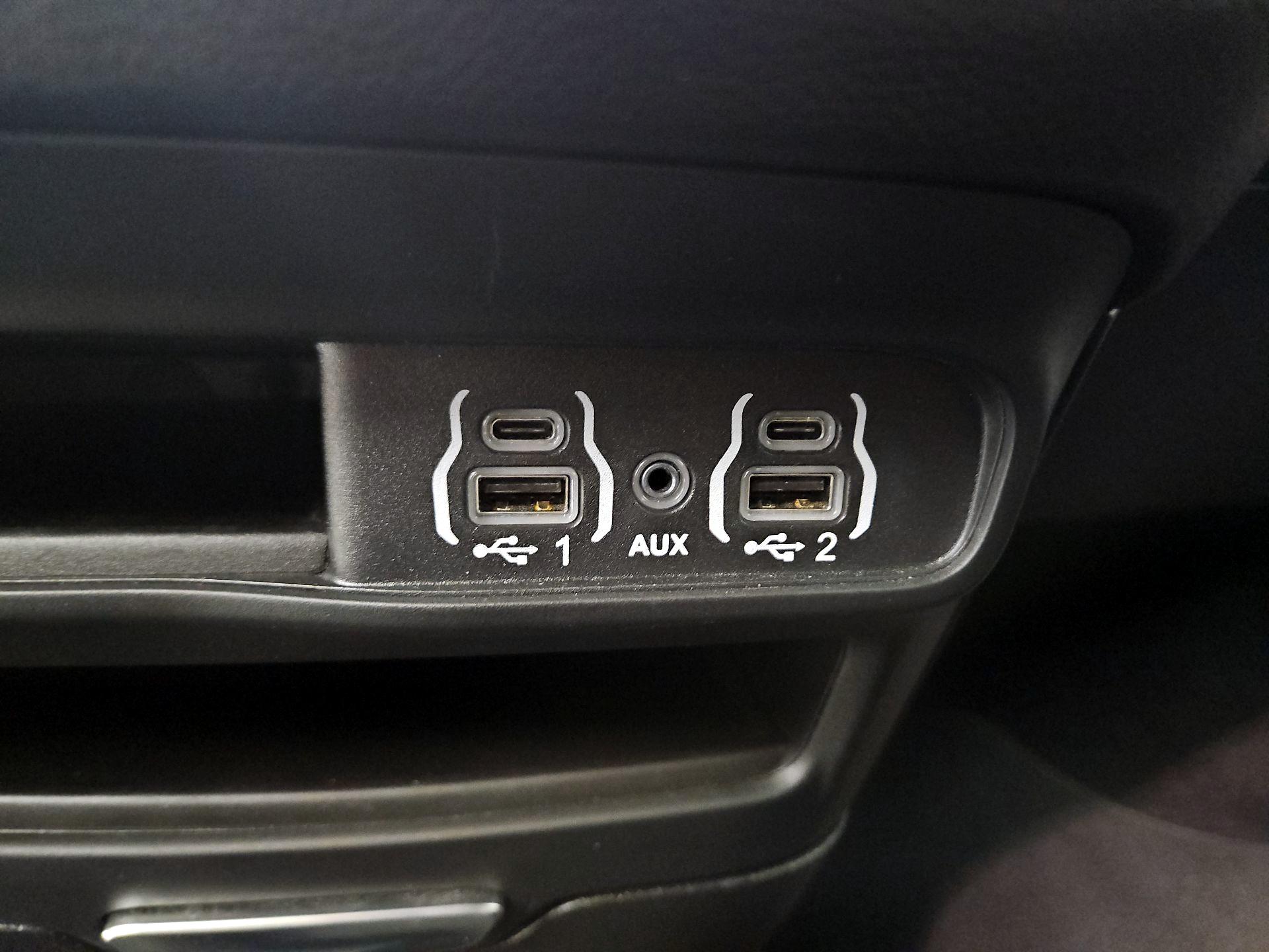 Thumbnail: 2025 Chrysler Pacifica - 18