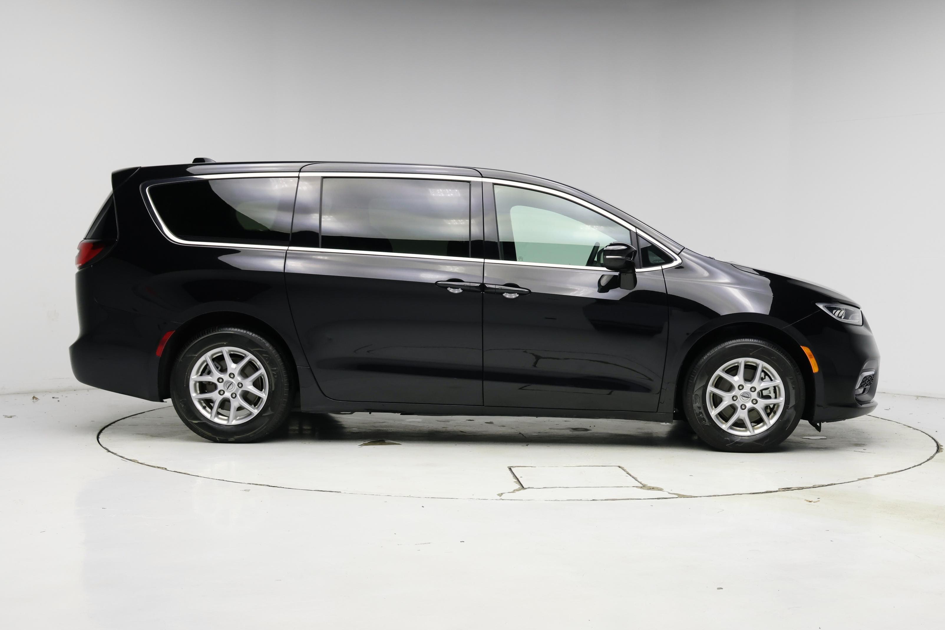 Thumbnail: 2025 Chrysler Pacifica - 7