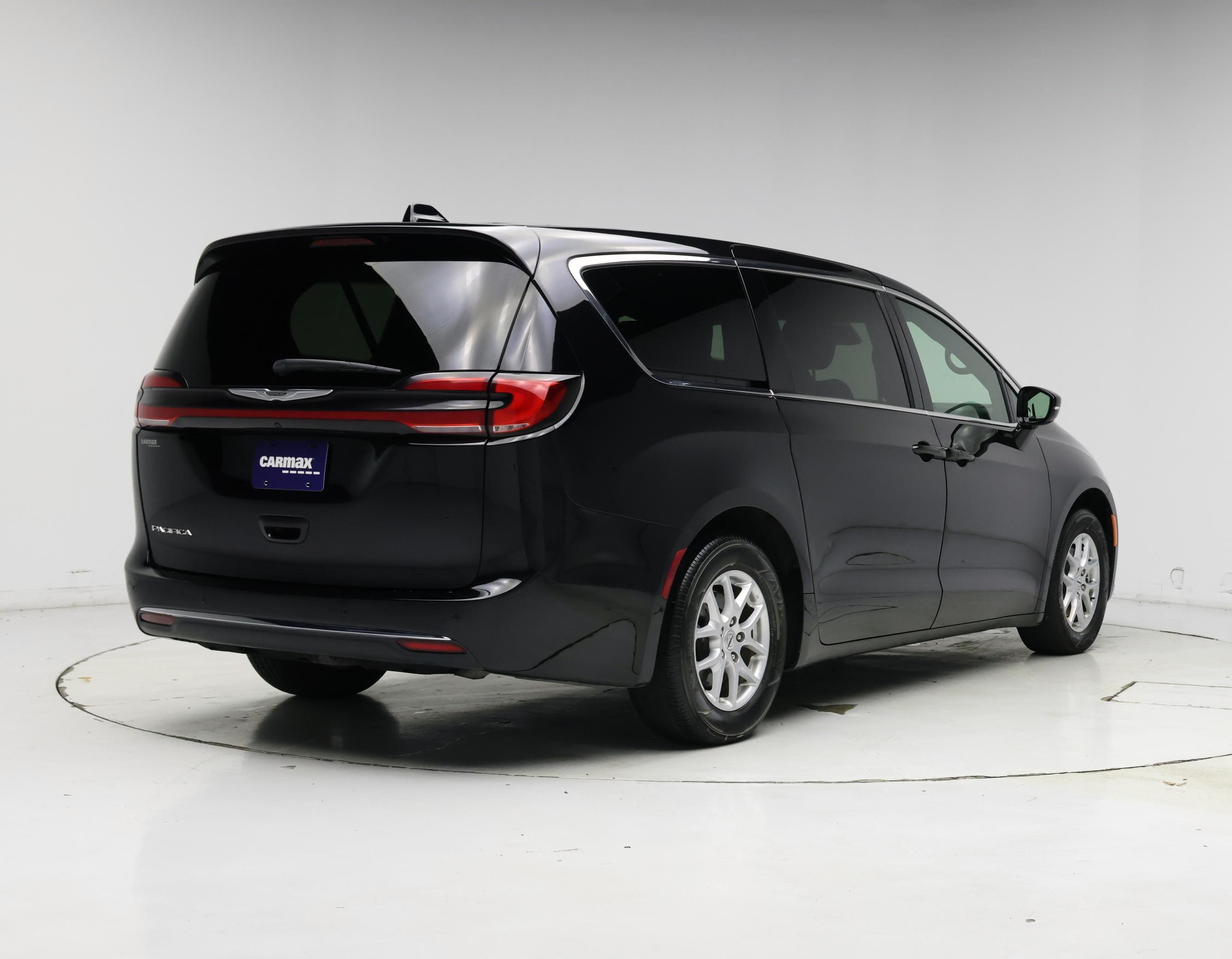 Thumbnail: 2025 Chrysler Pacifica - 8