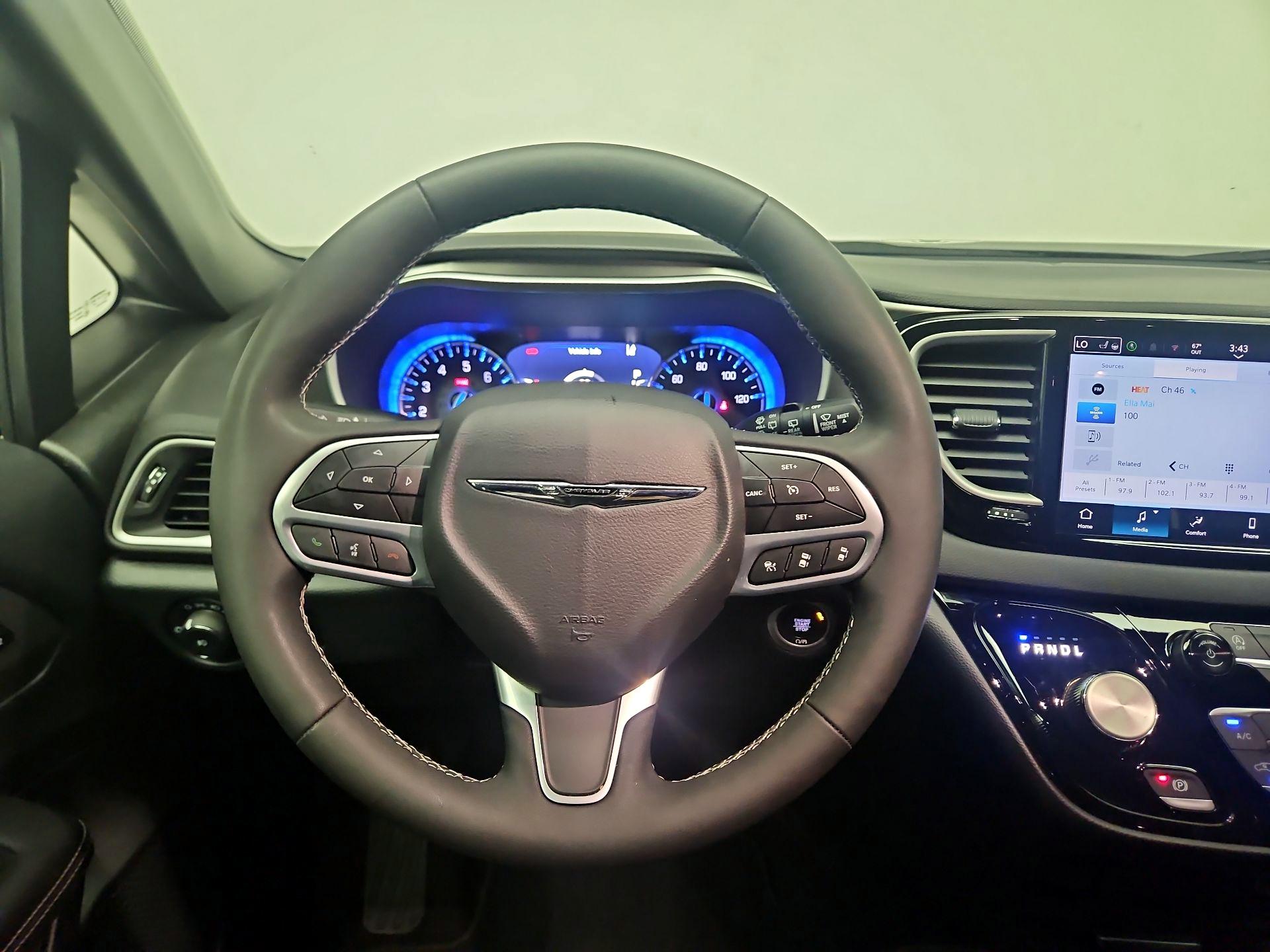 Thumbnail: 2025 Chrysler Pacifica - 10