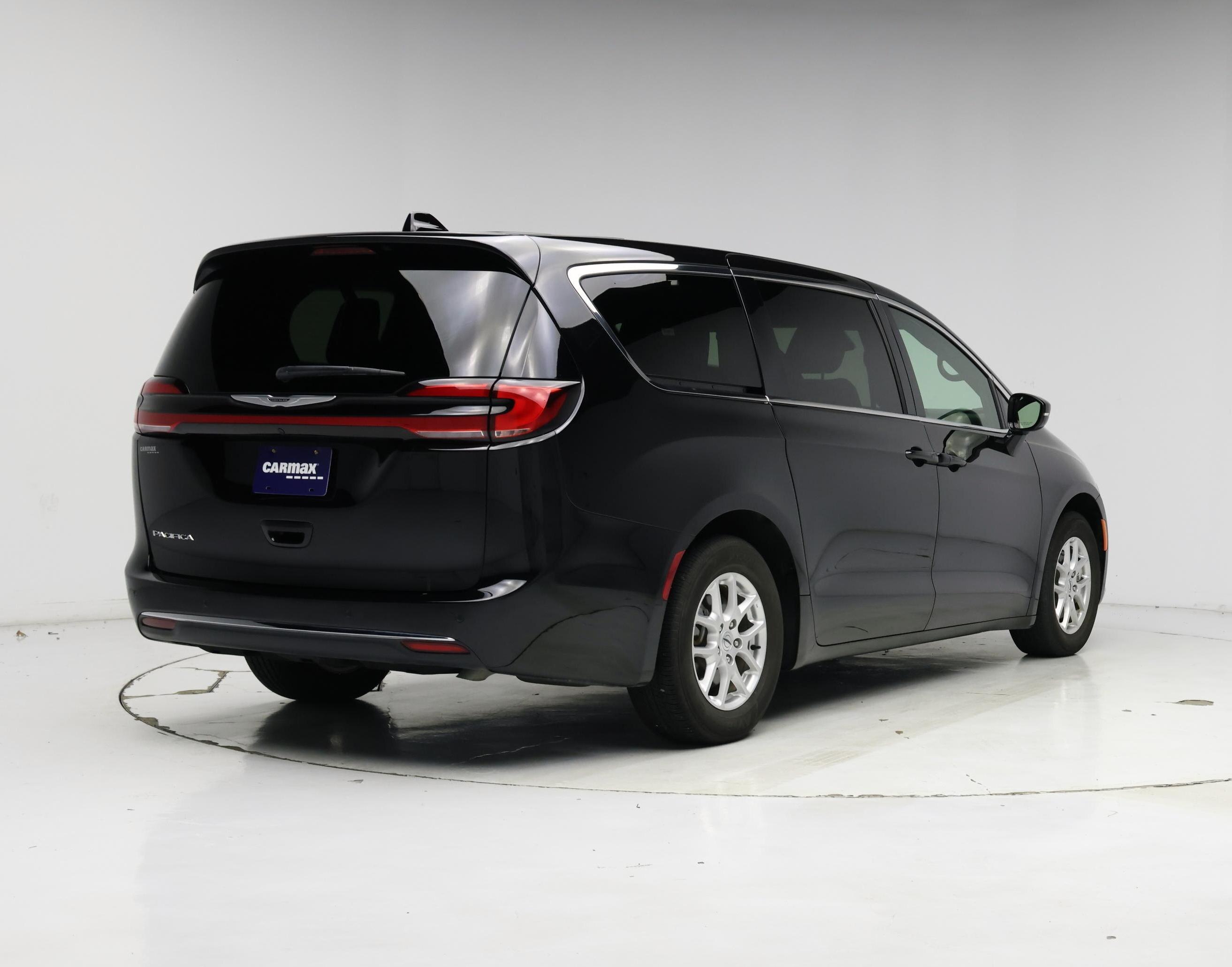 Thumbnail: 2025 Chrysler Pacifica - 8