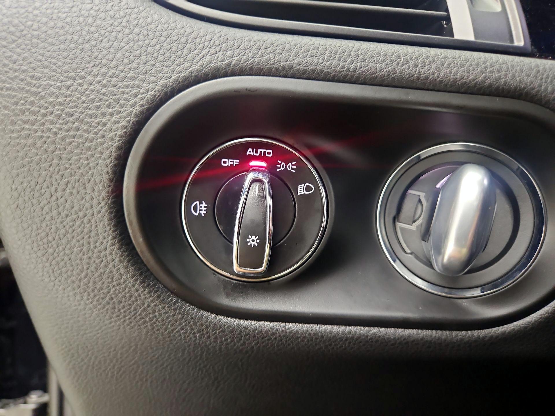 Thumbnail: 2023 Porsche Macan - 13