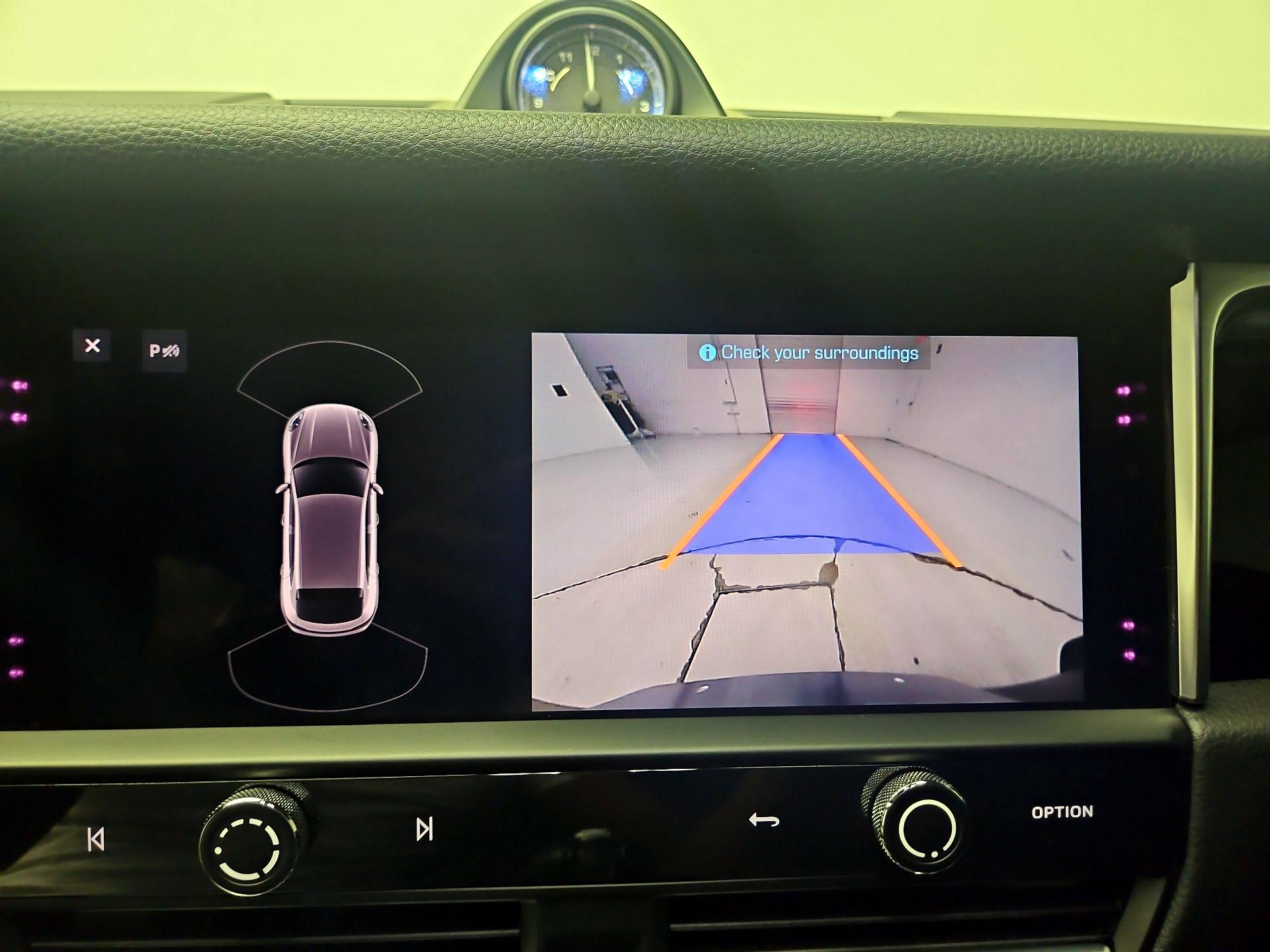 Thumbnail: 2023 Porsche Macan - 15