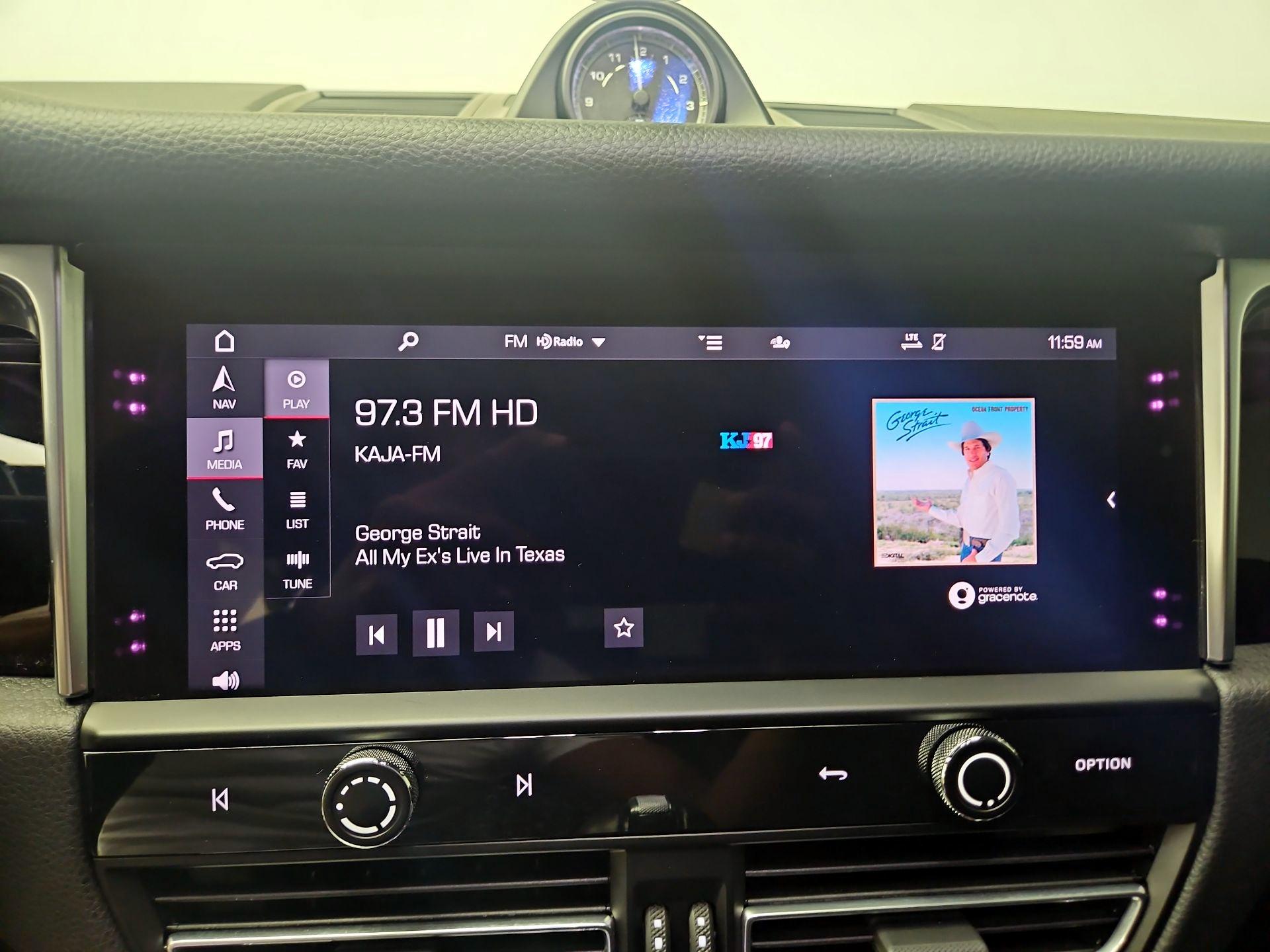 Thumbnail: 2023 Porsche Macan - 16