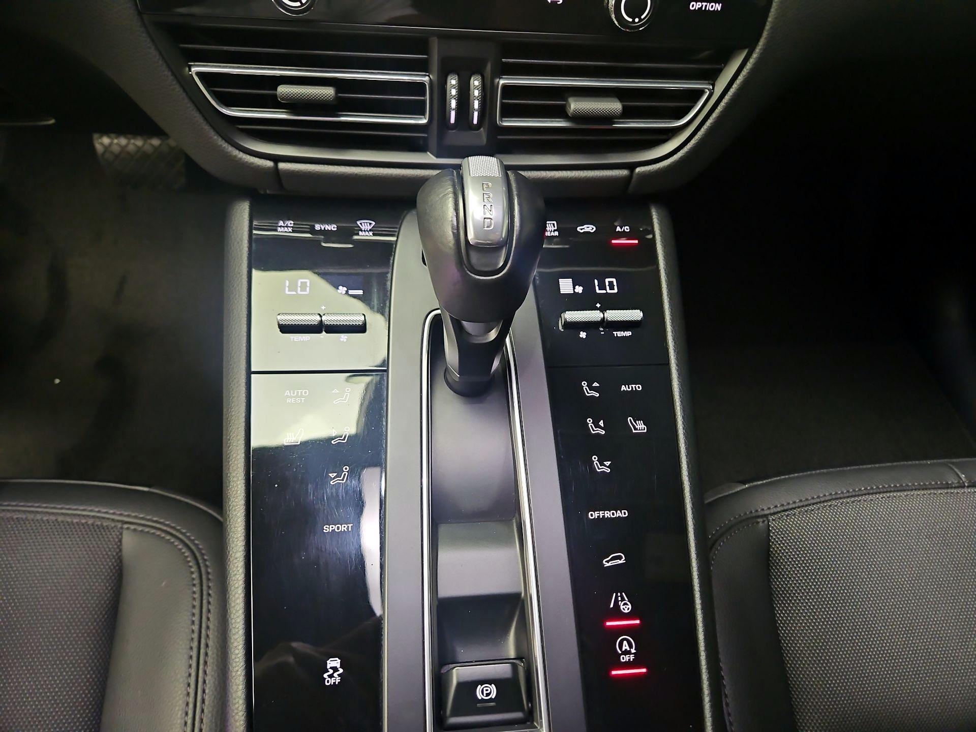 Thumbnail: 2023 Porsche Macan - 17