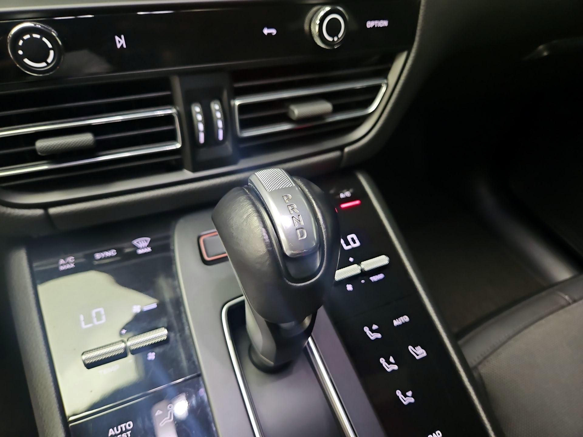 Thumbnail: 2023 Porsche Macan - 18