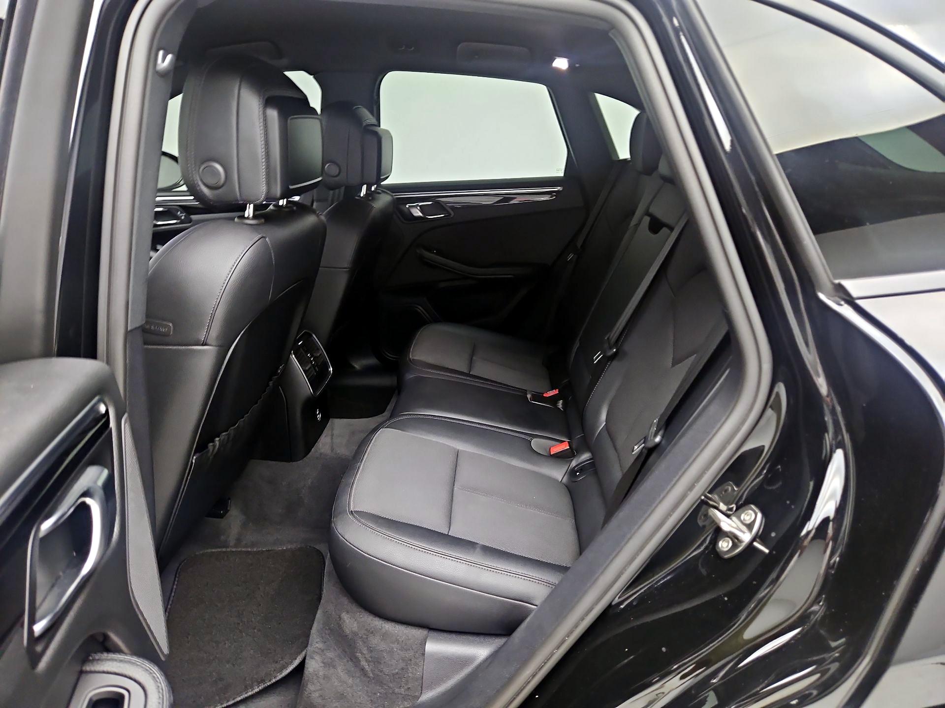 Thumbnail: 2023 Porsche Macan - 20