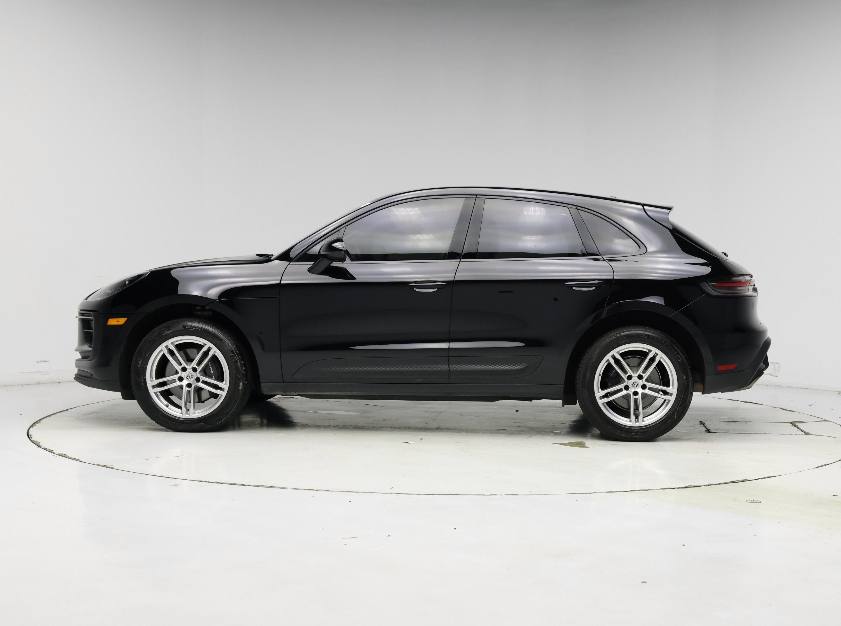 Thumbnail: 2023 Porsche Macan - 3