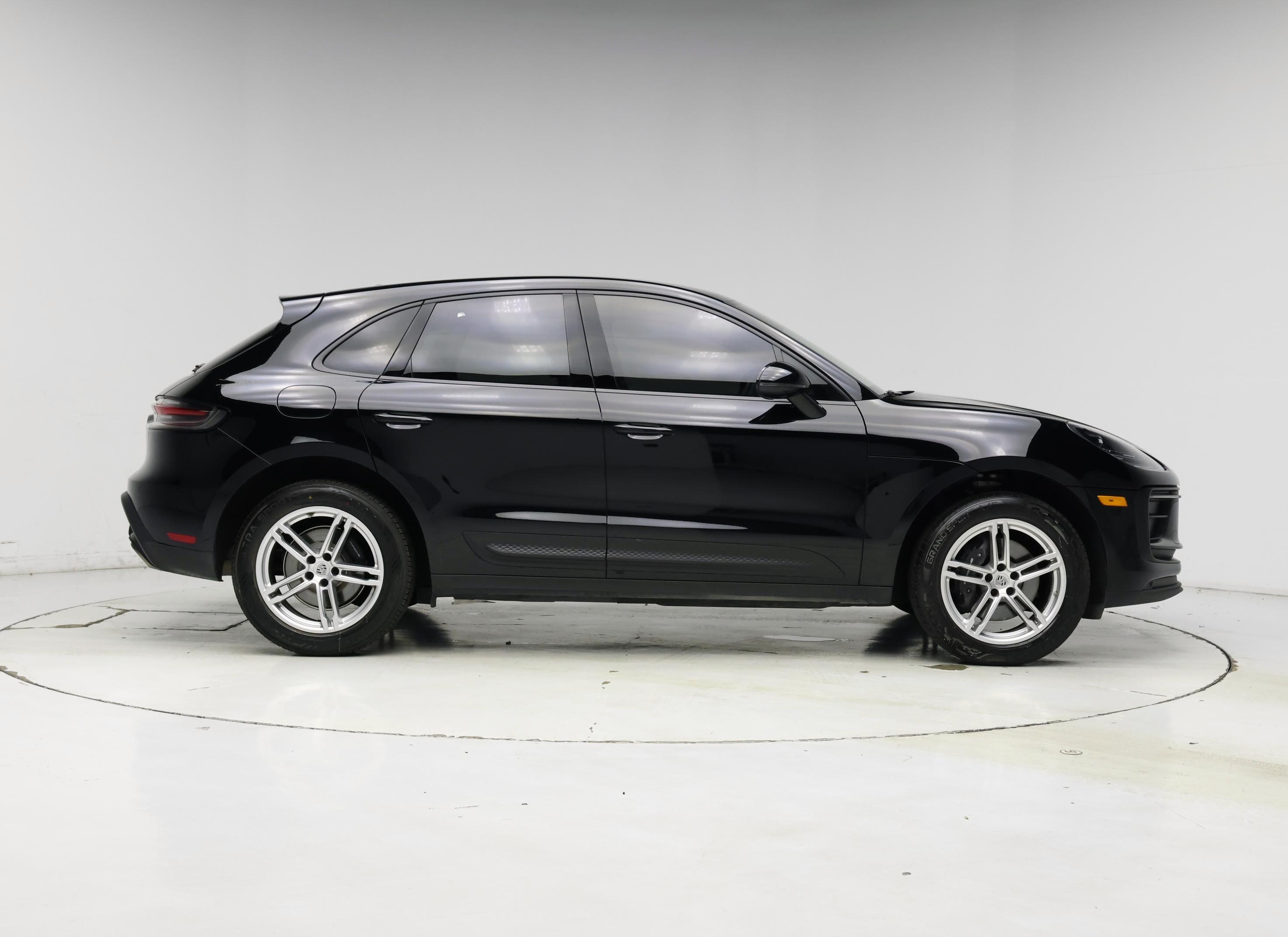 Thumbnail: 2023 Porsche Macan - 7