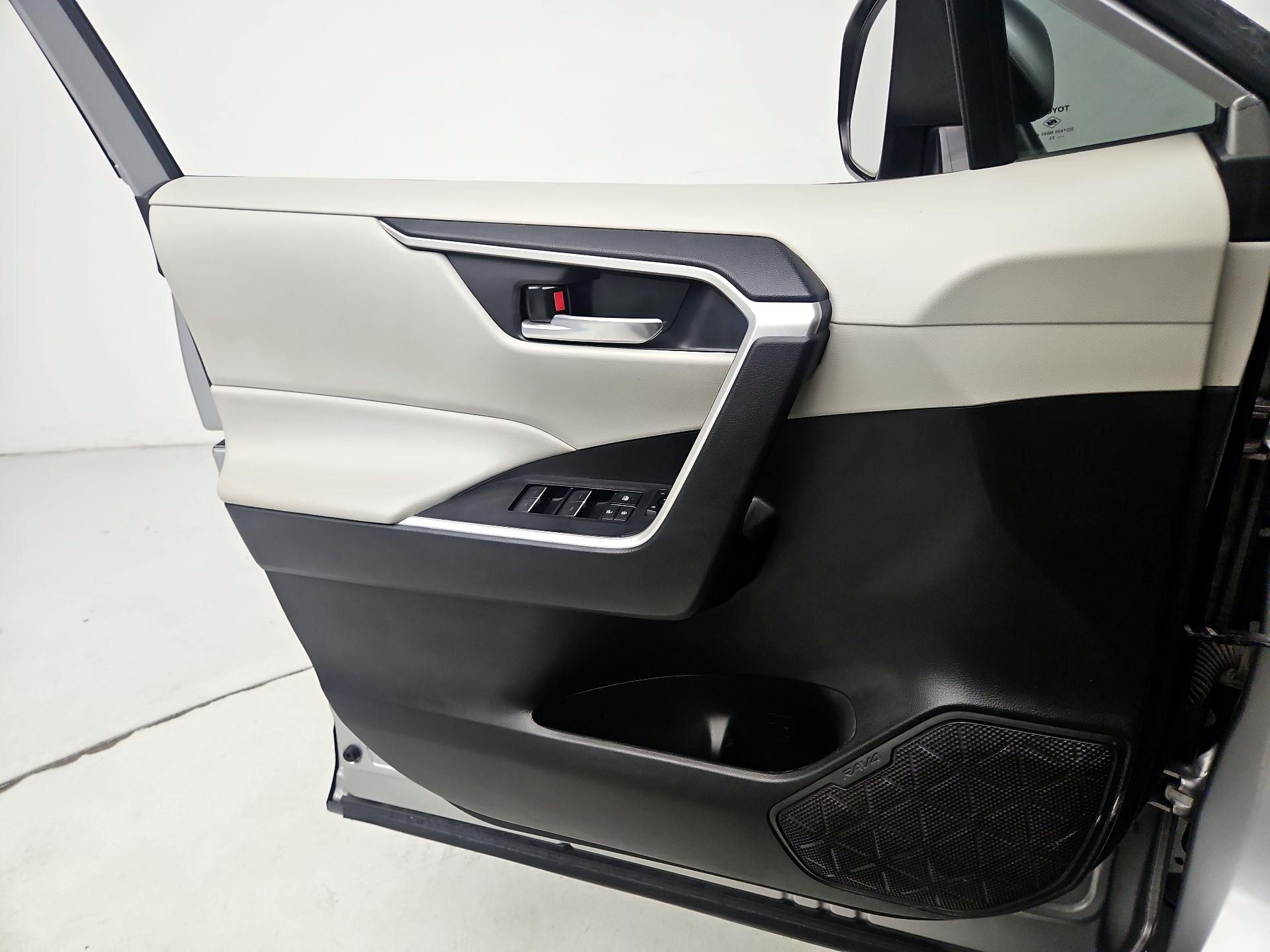 Thumbnail: 2022 Toyota RAV4 - 12