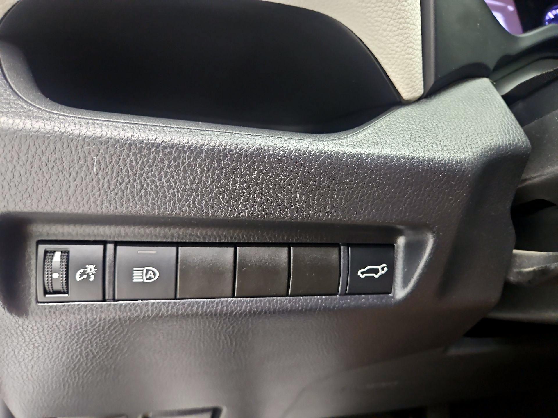 Thumbnail: 2022 Toyota RAV4 - 13