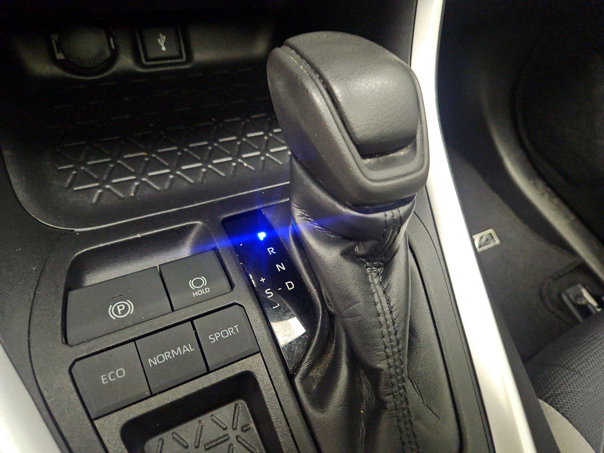 Thumbnail: 2022 Toyota RAV4 - 17