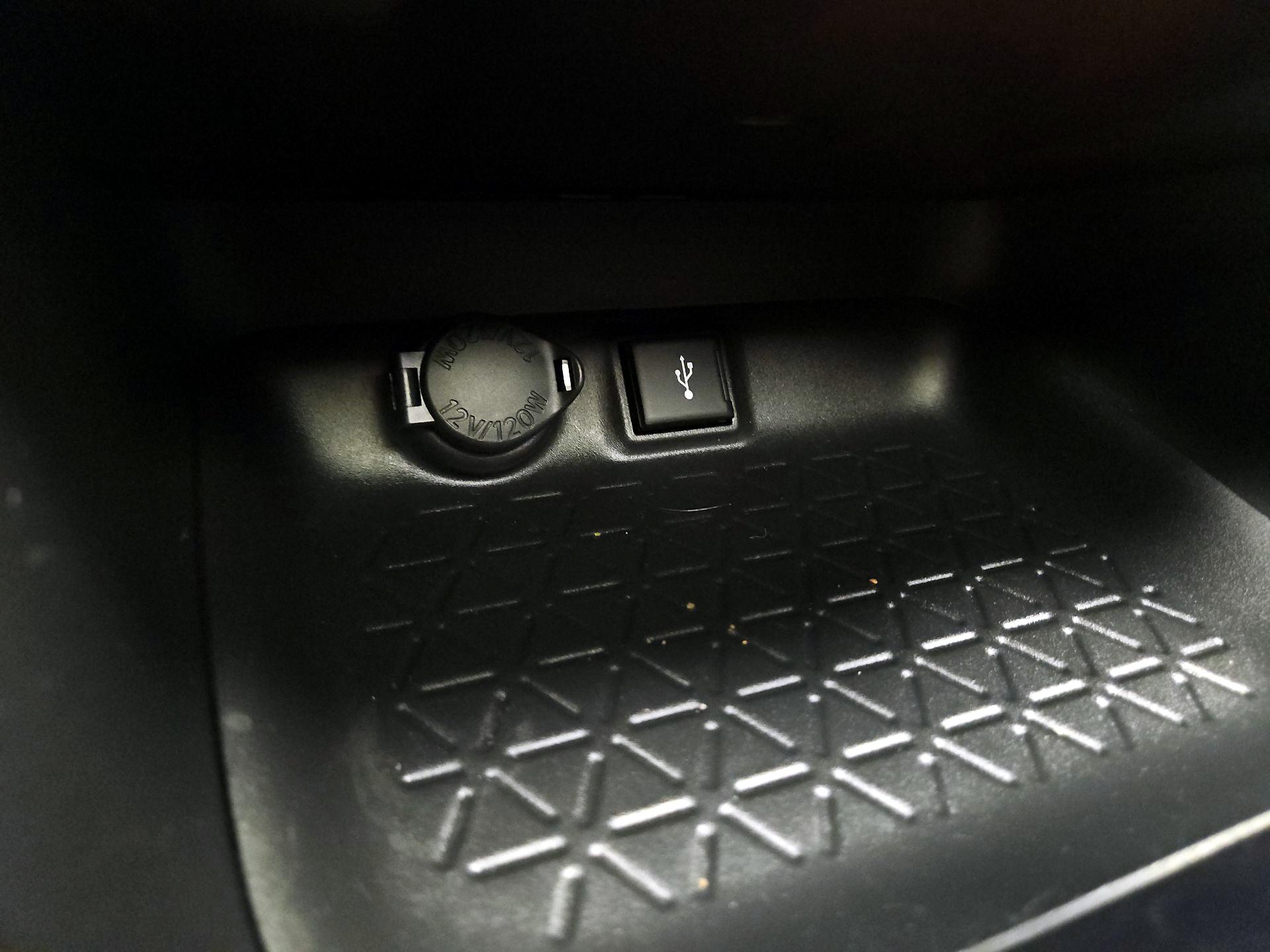 Thumbnail: 2022 Toyota RAV4 - 18