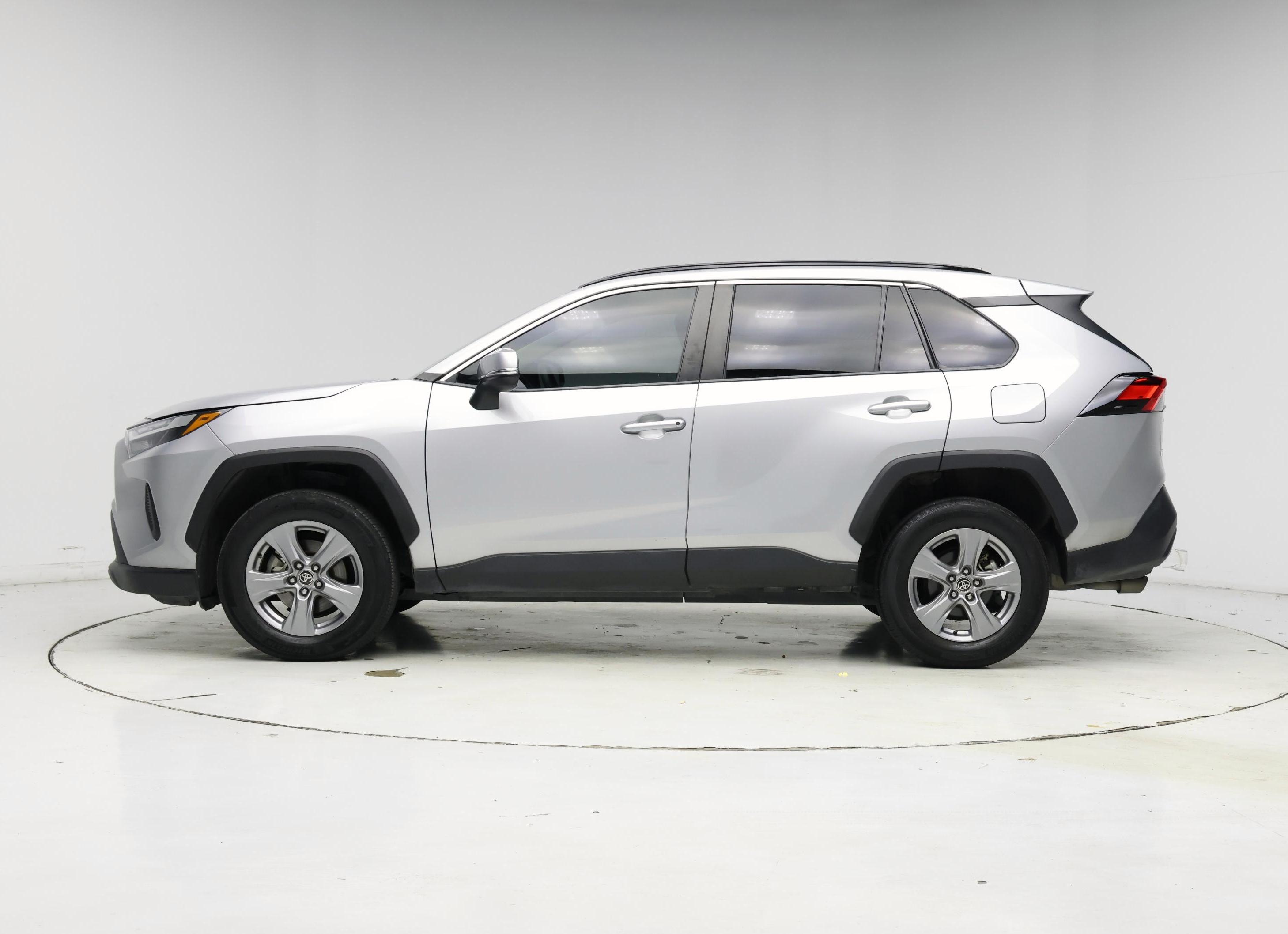Thumbnail: 2022 Toyota RAV4 - 3