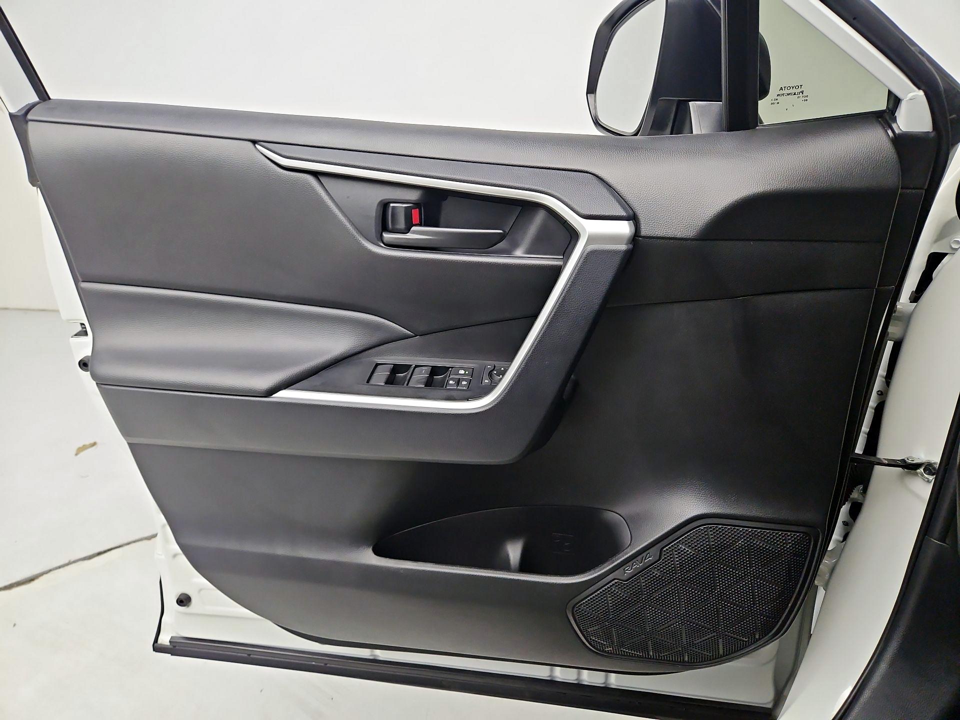 Thumbnail: 2025 Toyota RAV4 - 12