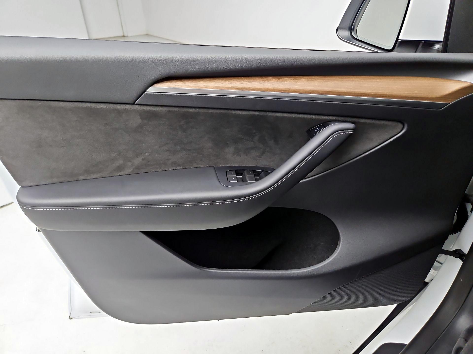 Thumbnail: 2023 Tesla Model Y - 12