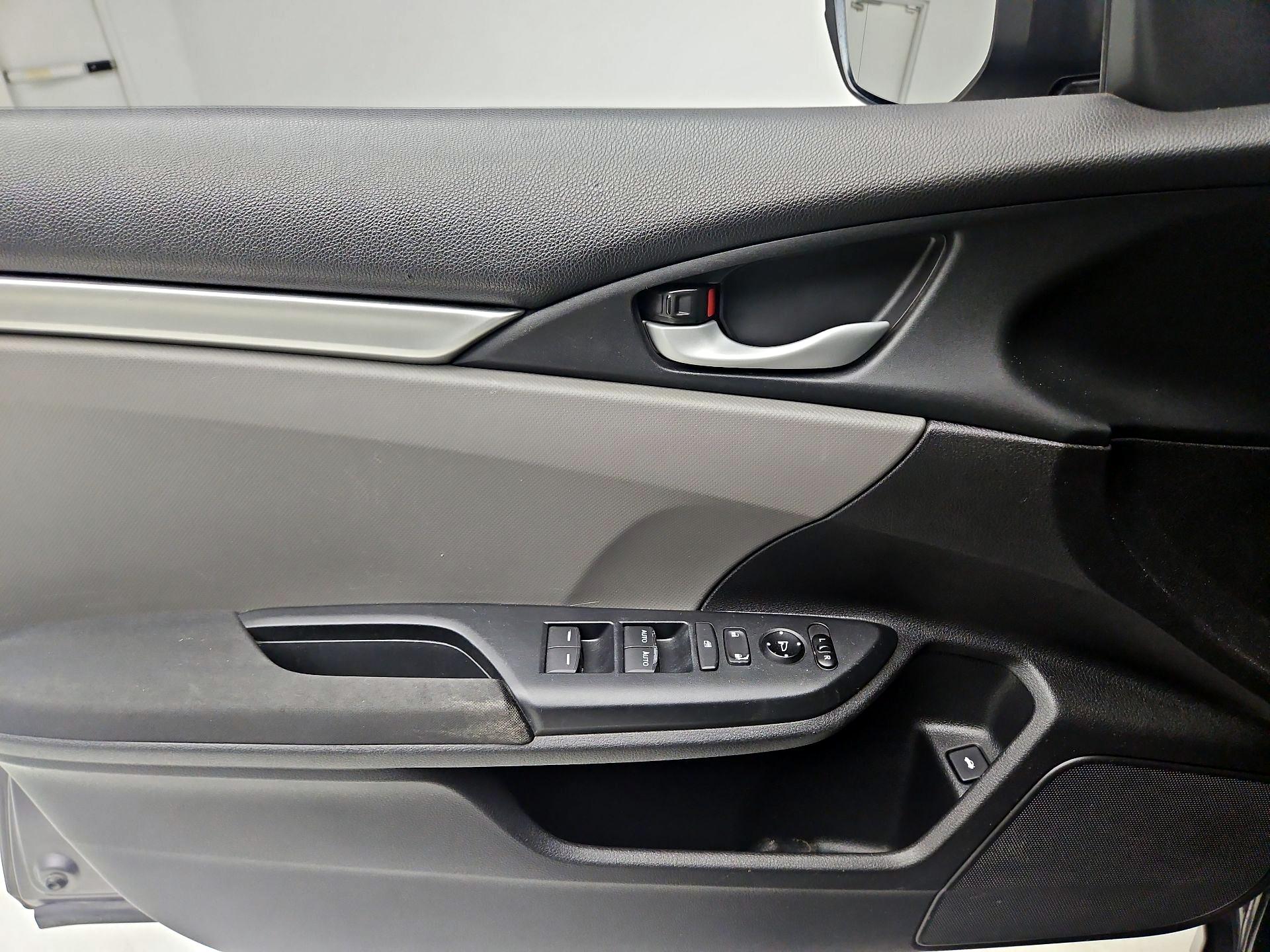 Thumbnail: 2016 Honda Civic - 12