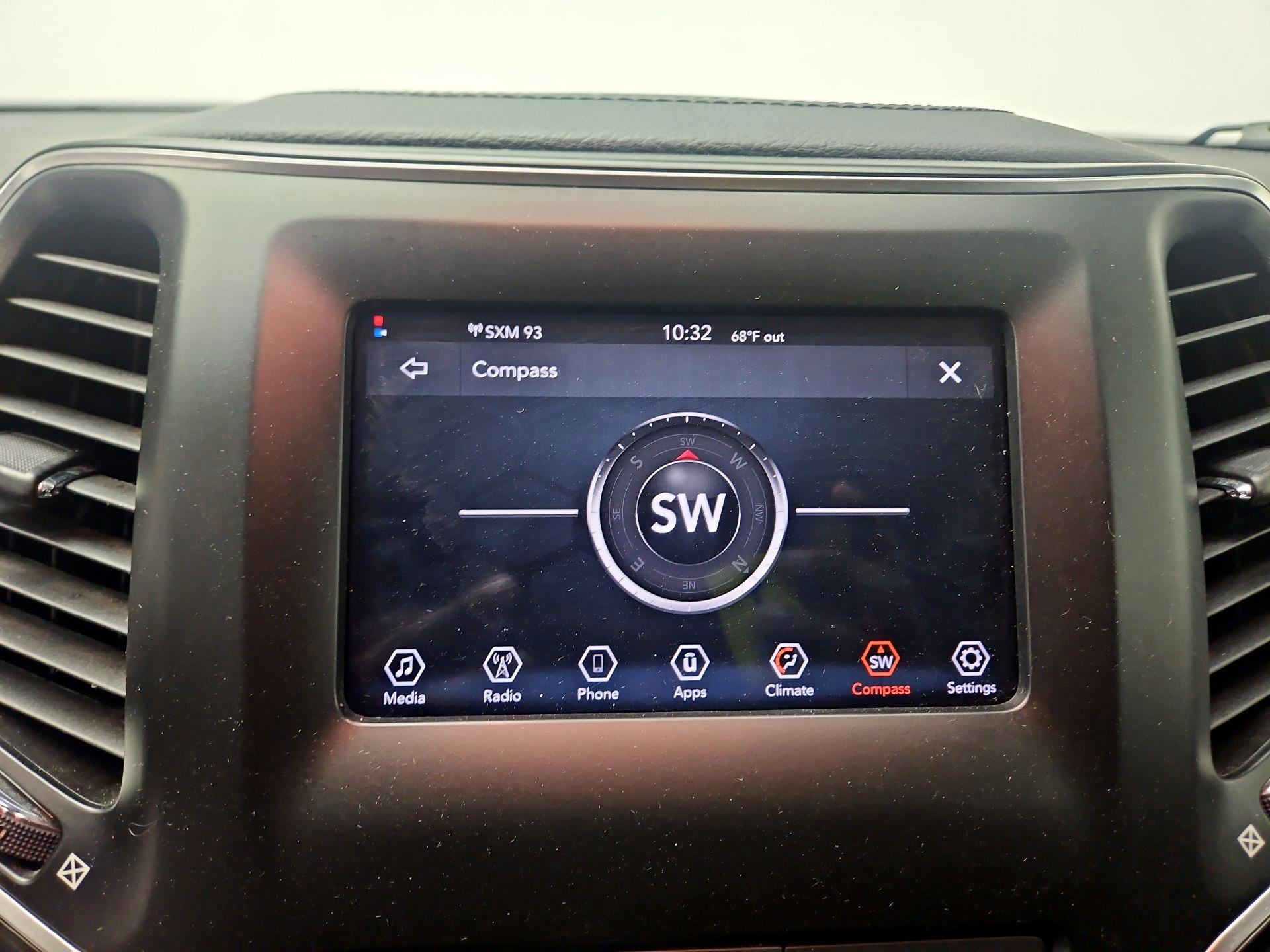 Thumbnail: 2019 Jeep Cherokee - 14