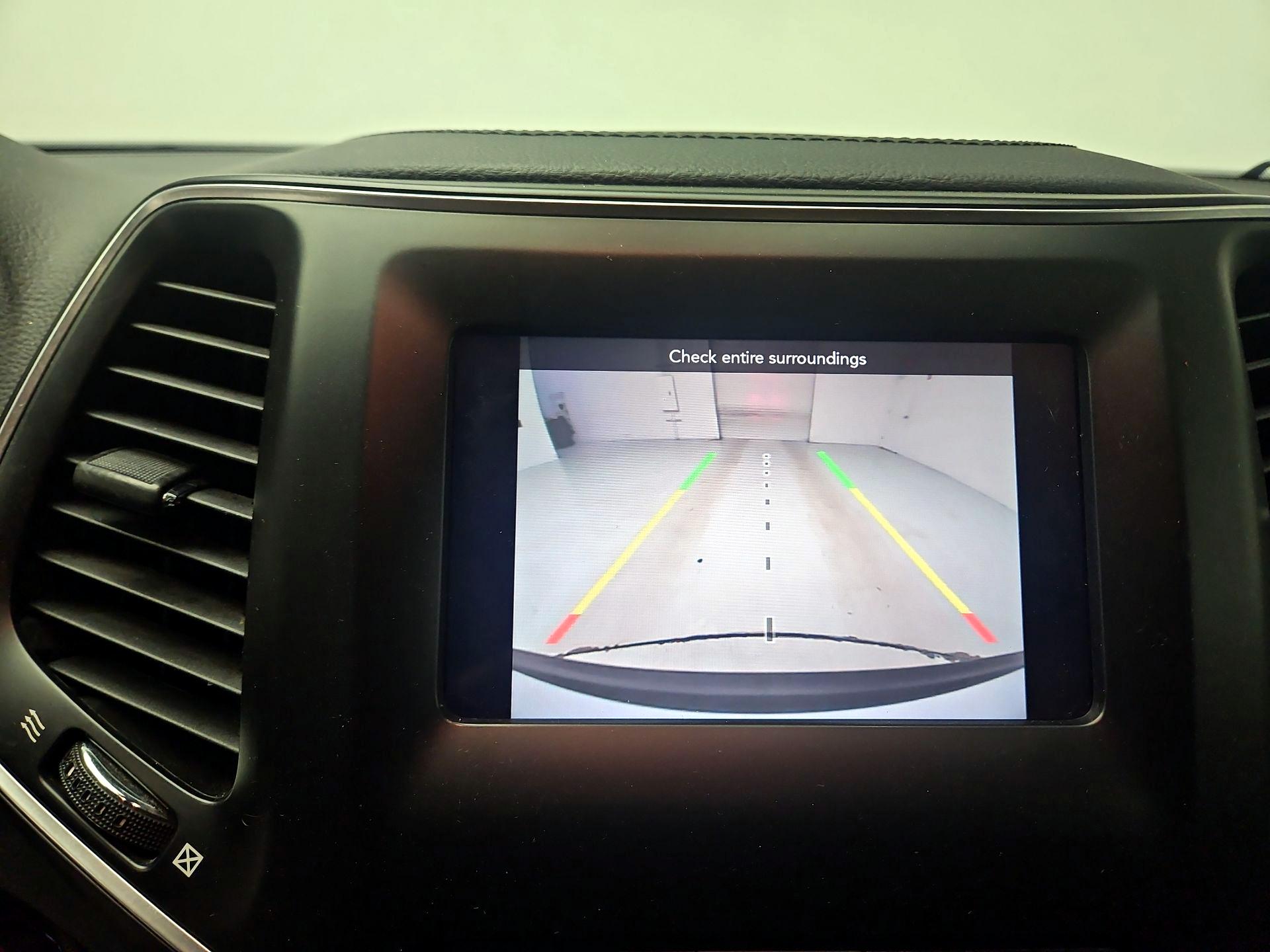 Thumbnail: 2019 Jeep Cherokee - 15