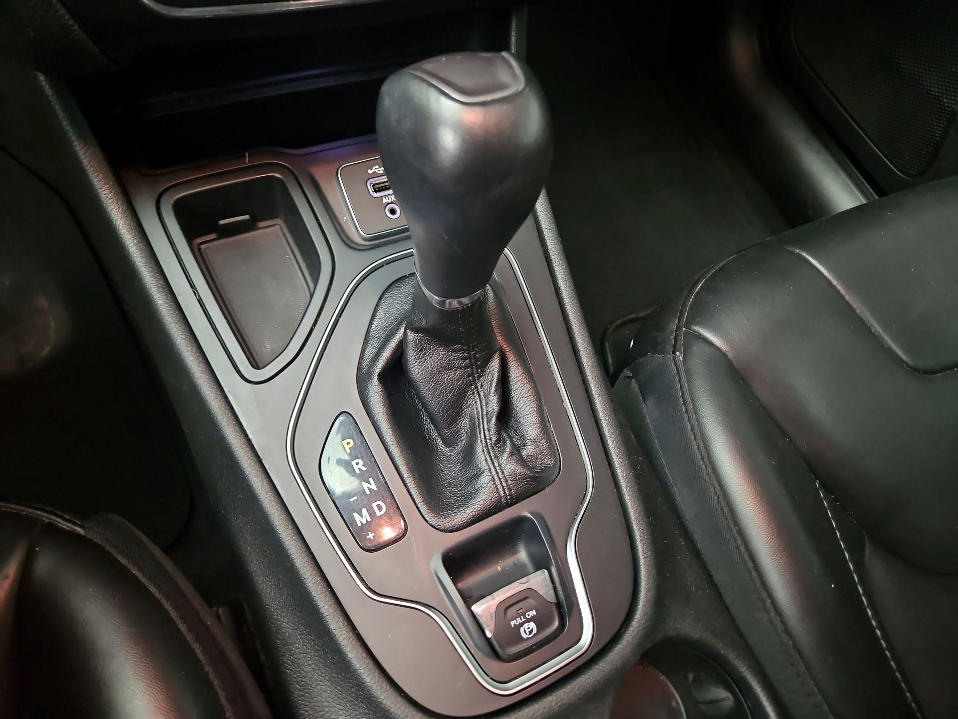 Thumbnail: 2019 Jeep Cherokee - 18