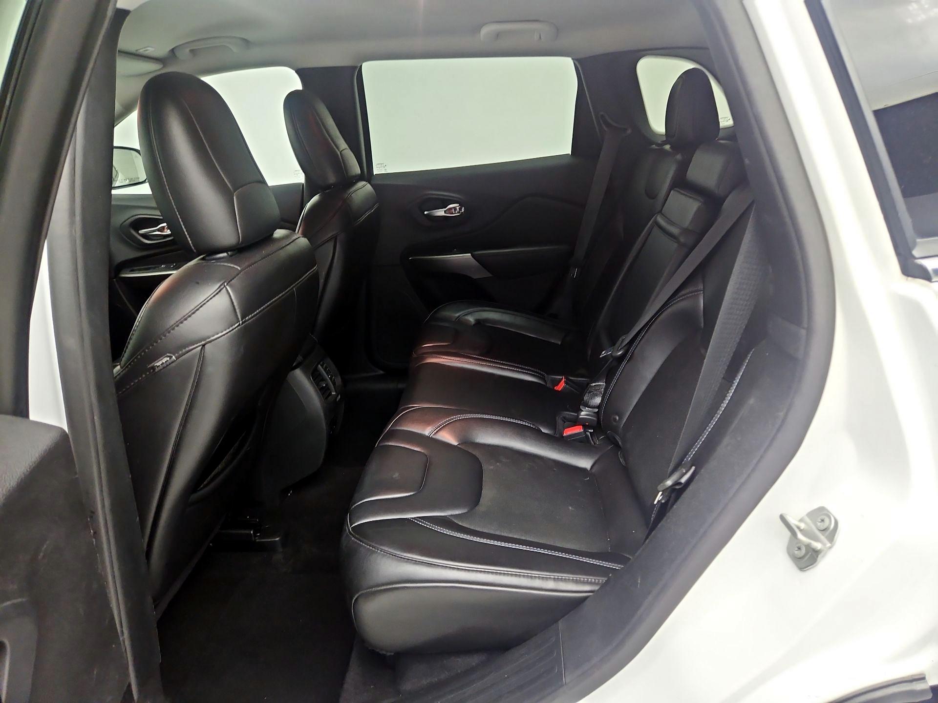 Thumbnail: 2019 Jeep Cherokee - 20