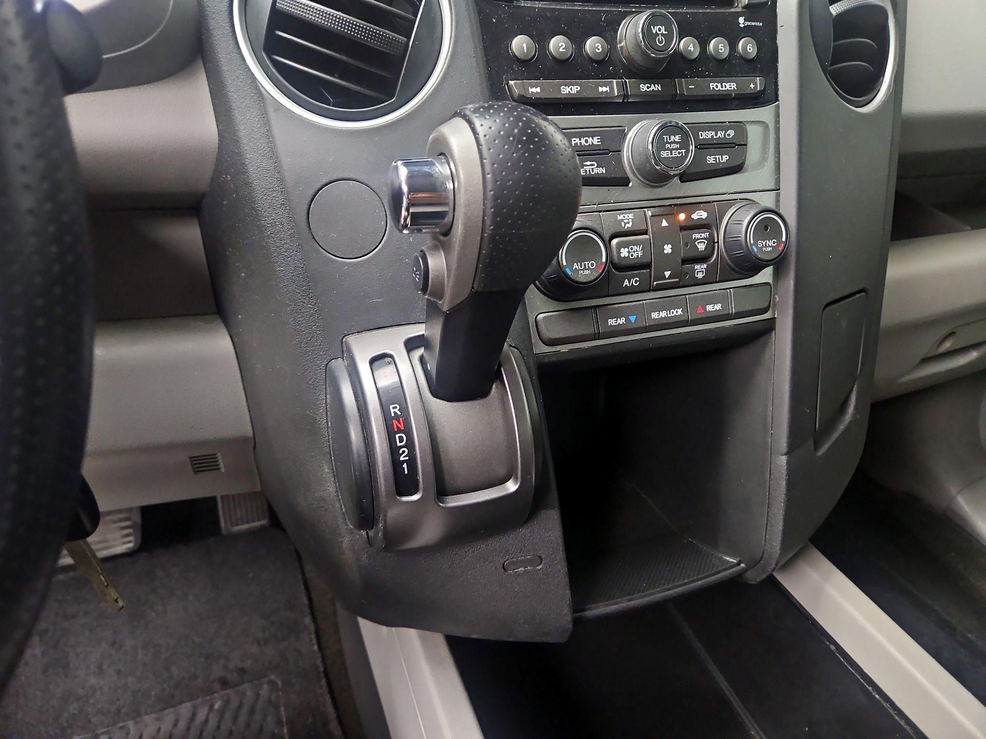 Thumbnail: 2015 Honda Pilot - 17