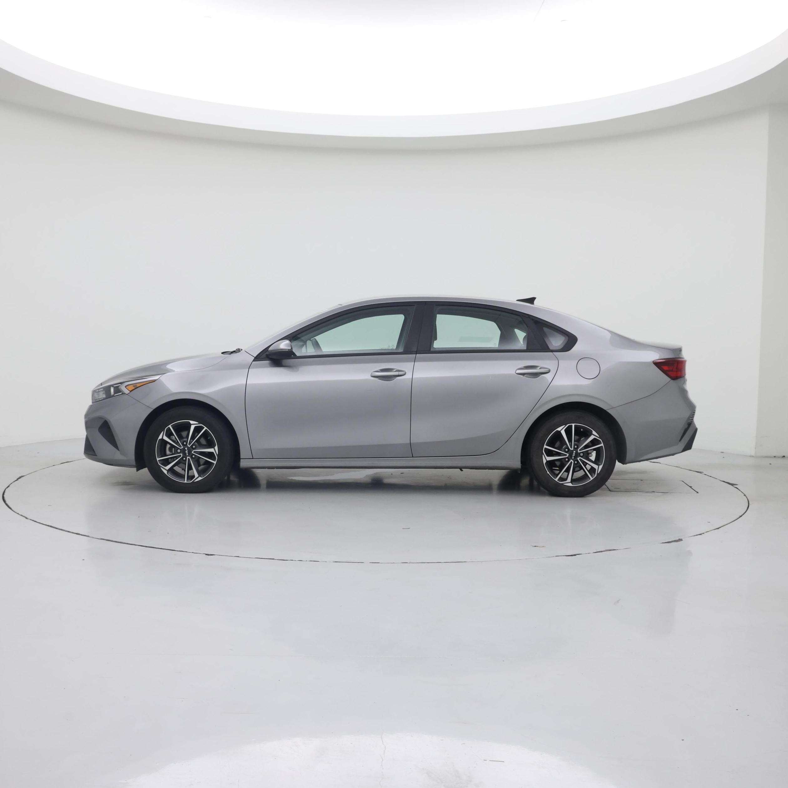 Thumbnail: 2024 Kia Forte - 3