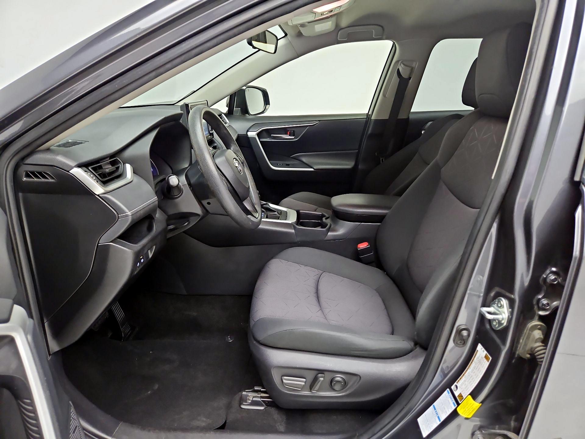 Thumbnail: 2020 Toyota RAV4 - 11