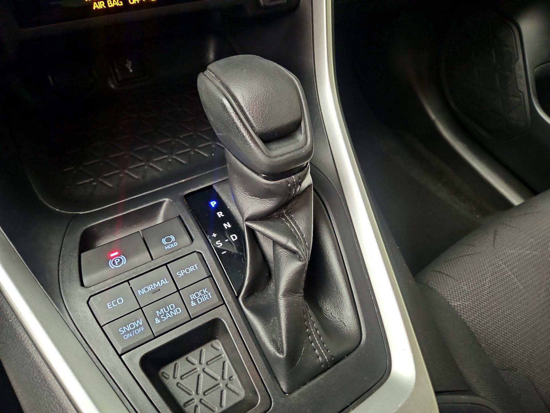 Thumbnail: 2020 Toyota RAV4 - 17