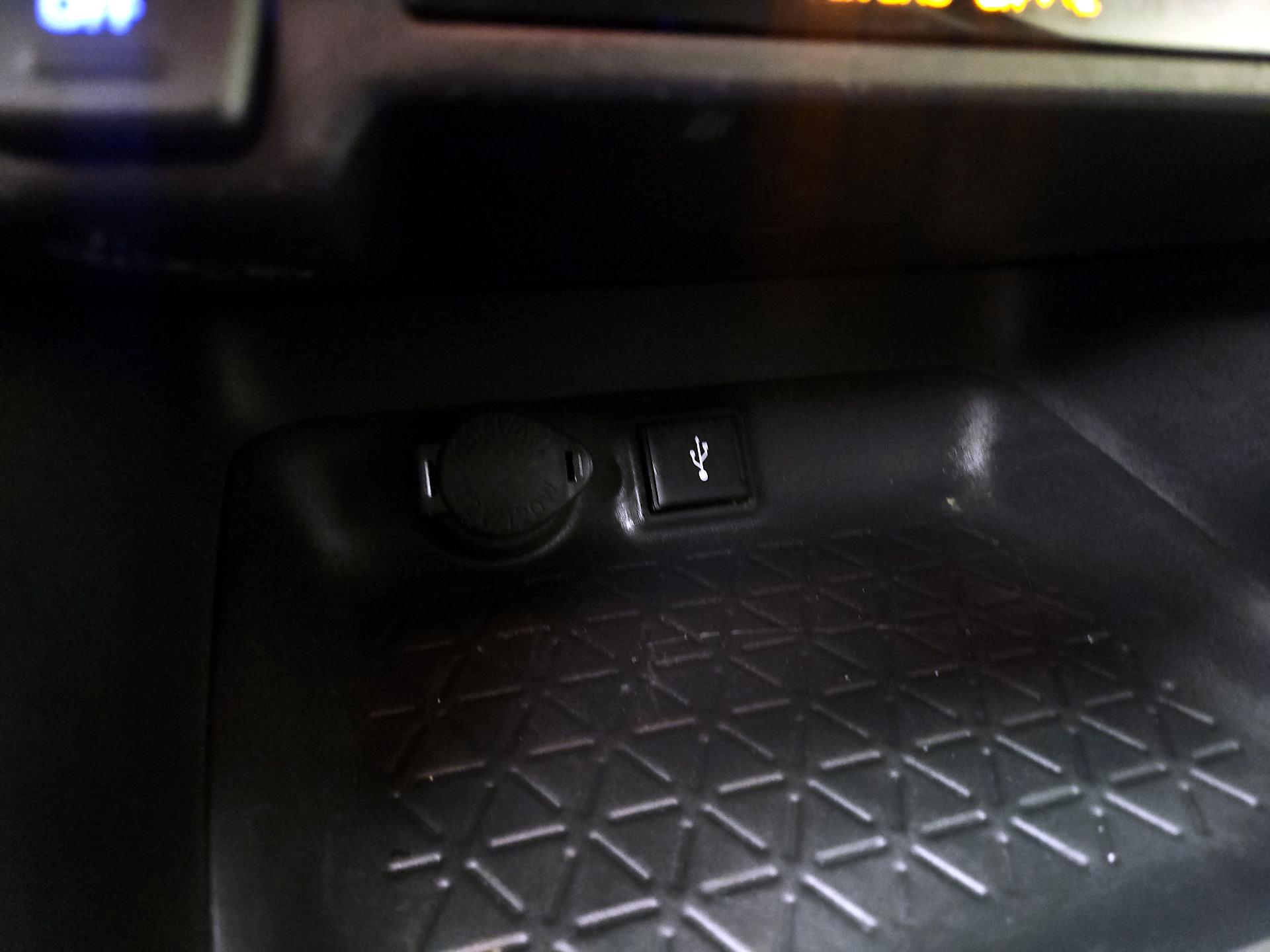 Thumbnail: 2020 Toyota RAV4 - 18