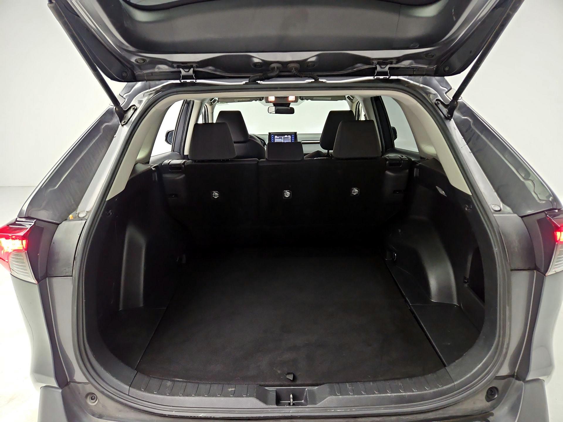 Thumbnail: 2020 Toyota RAV4 - 20