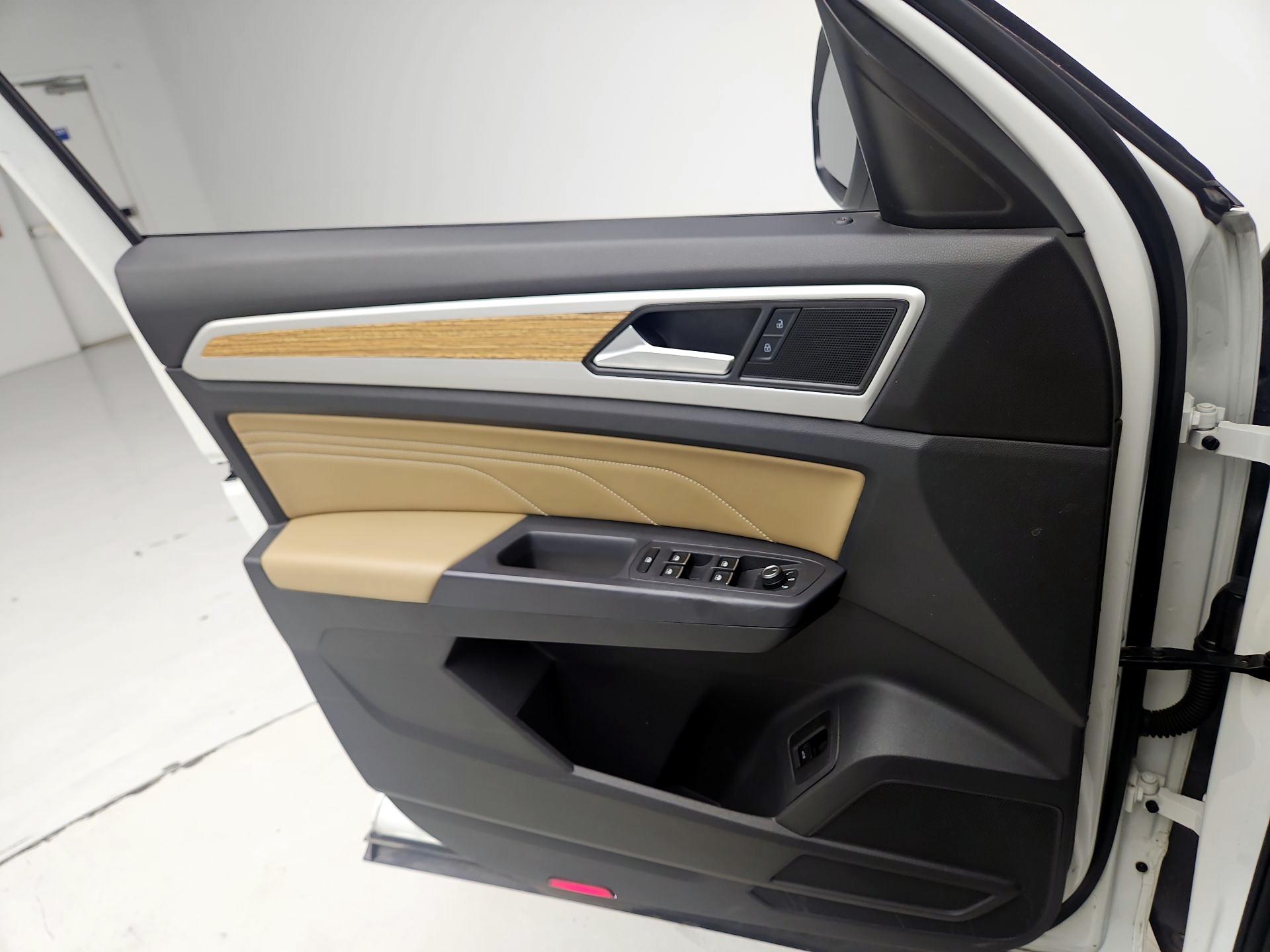 Thumbnail: 2021 Volkswagen Atlas - 12